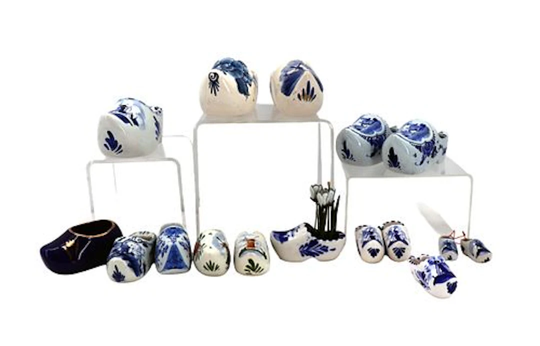 (16) Dutch Delft Earthenware Clogs