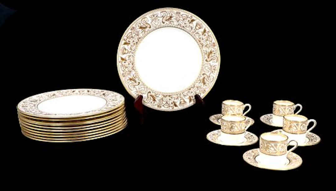 (21) Pieces Wedgwood "Gold Florentine" Bone China Tableware