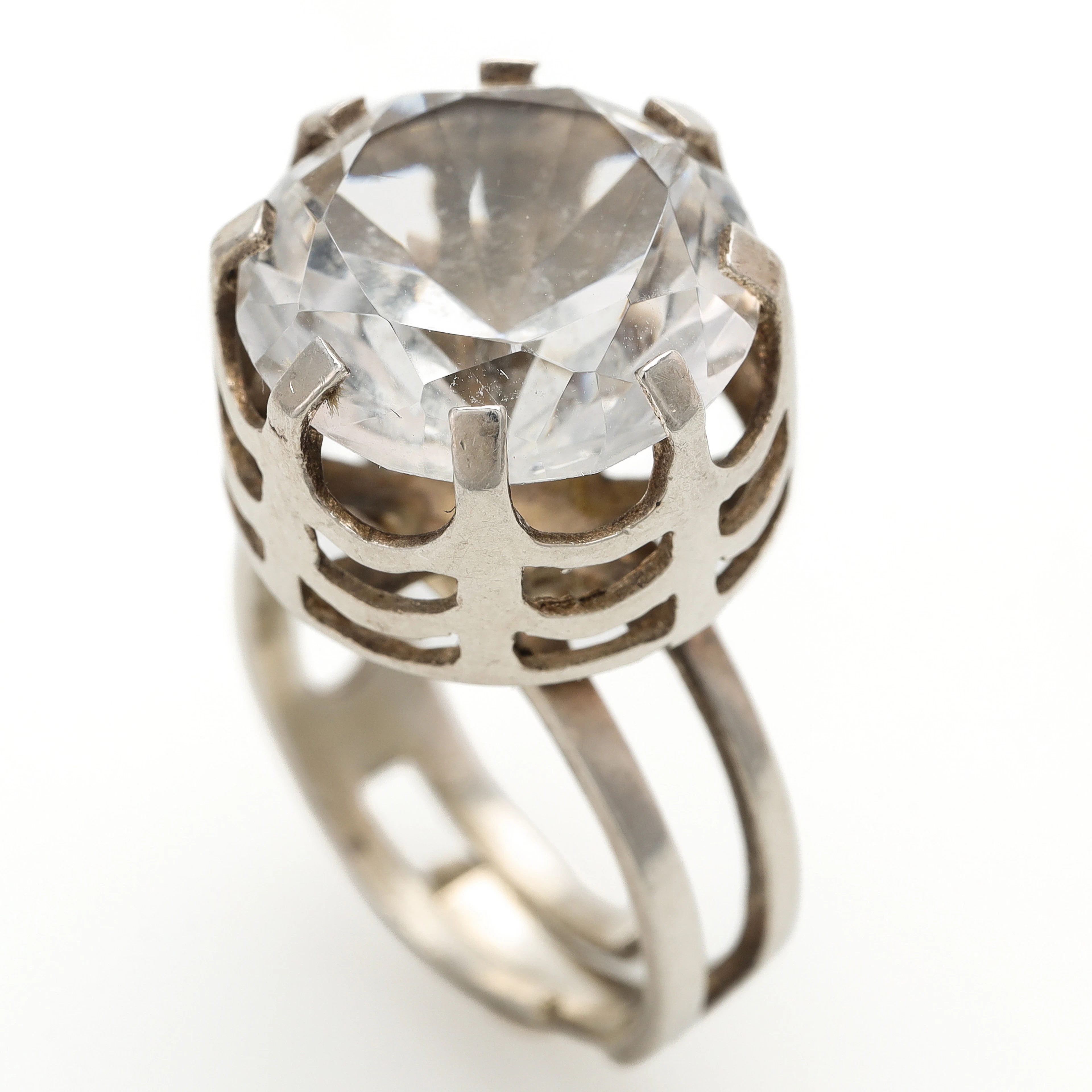 RING, silver samt bergkristall, år 1973.