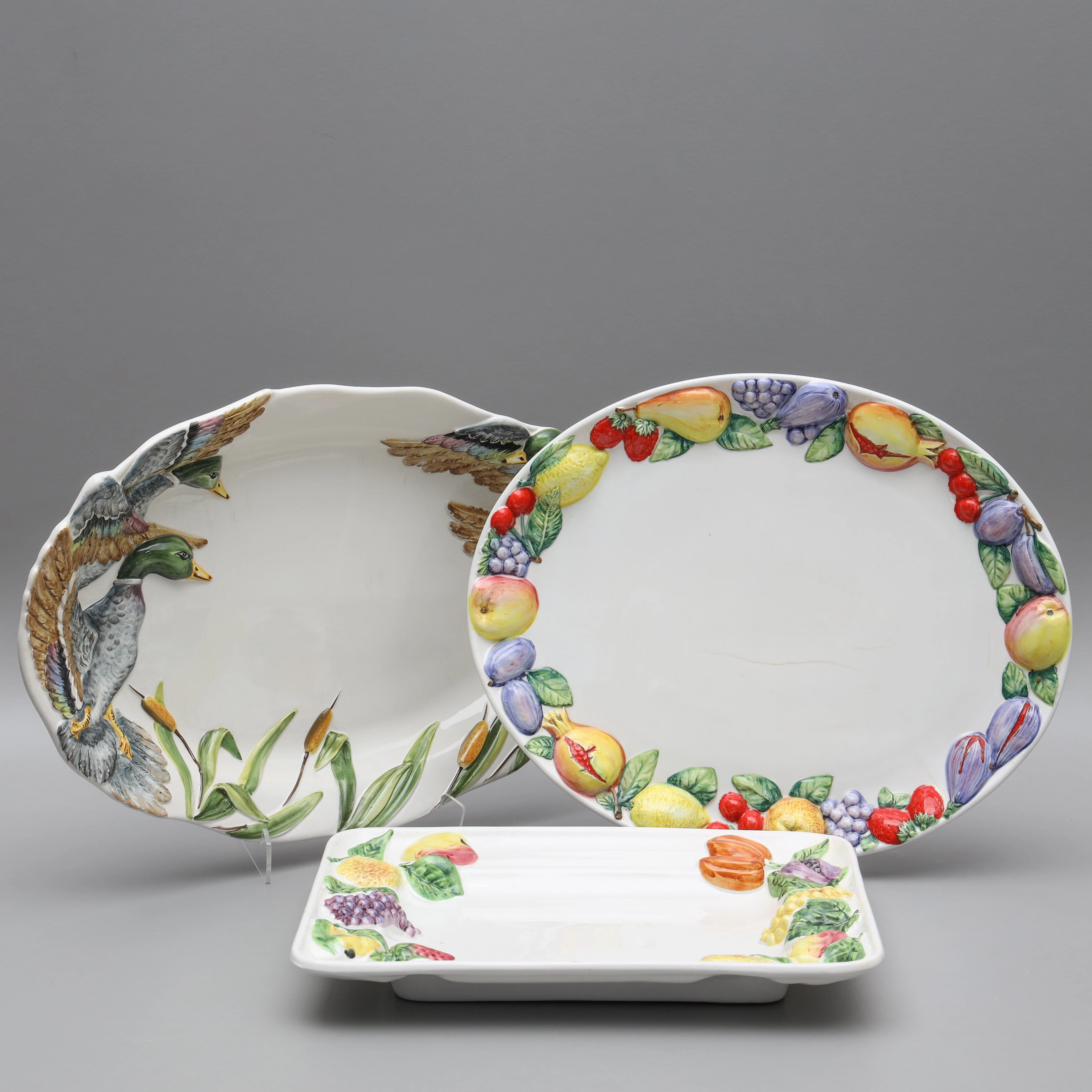UPPLÄGGNINGSFAT, 3 delar, porslin/flintgods, 1900-talets andra del.
