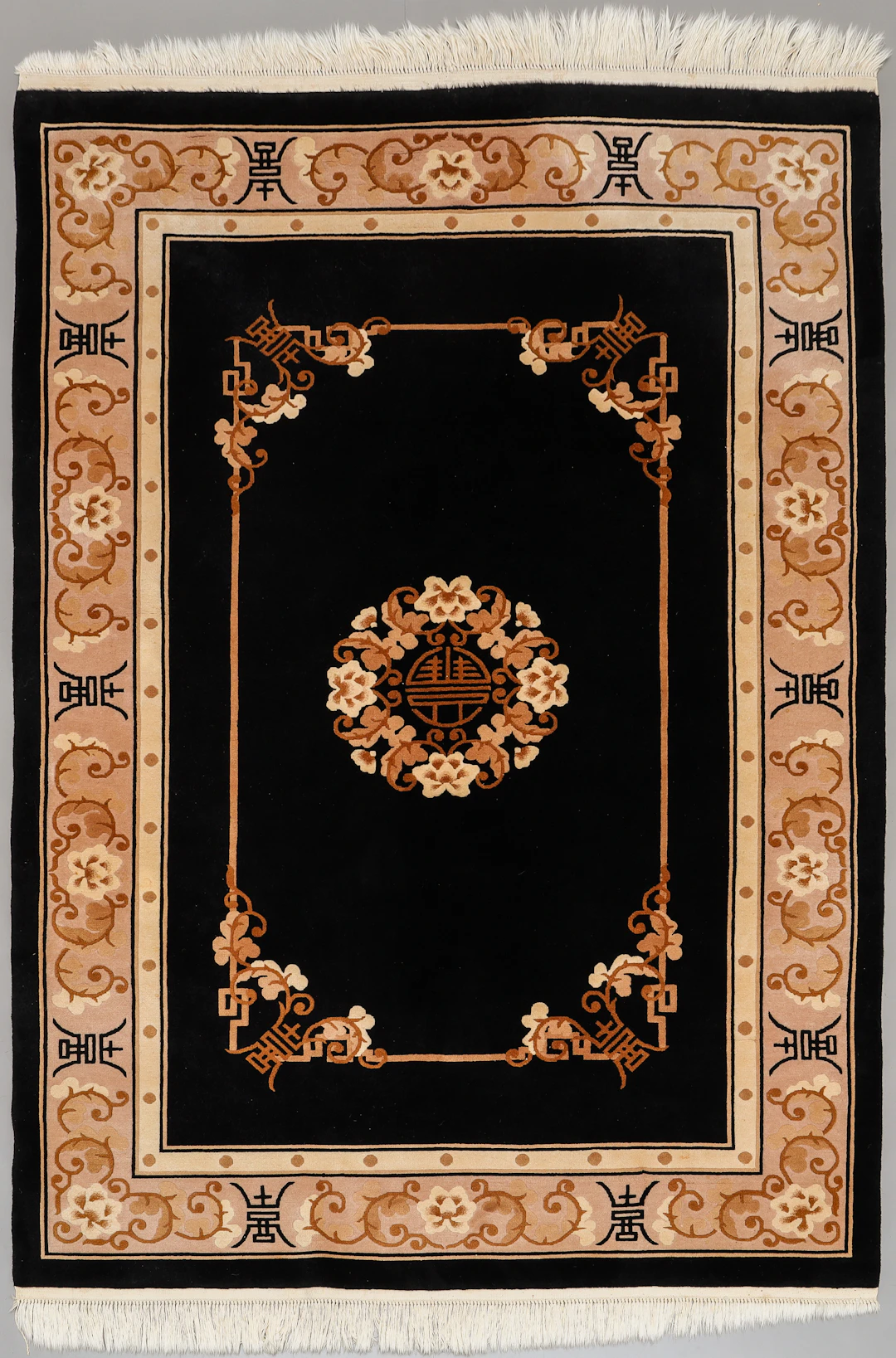 KINAMATTA, floraldekor, svart botten, 1900-tal.