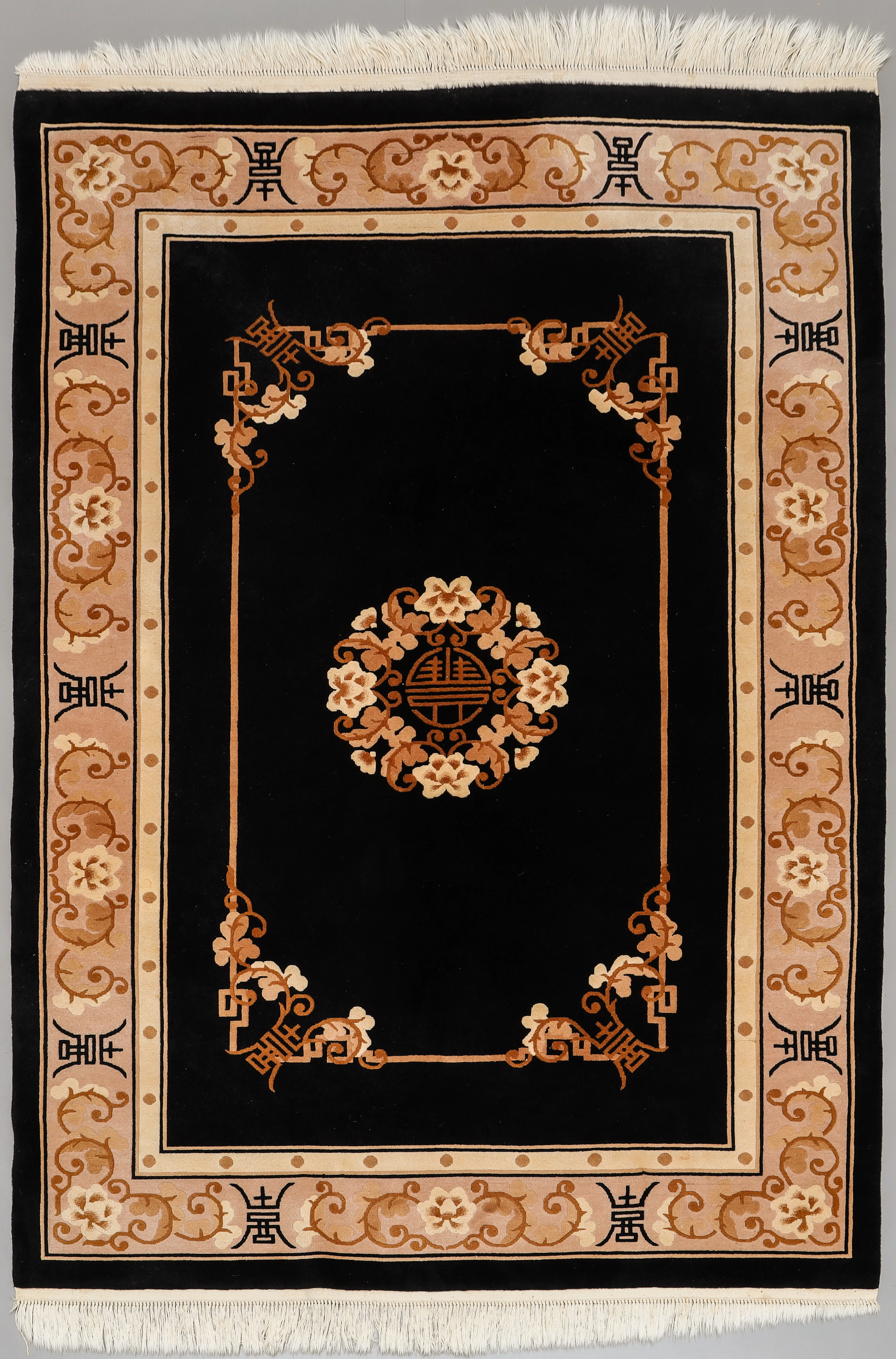 KINAMATTA, floraldekor, svart botten, 1900-tal.