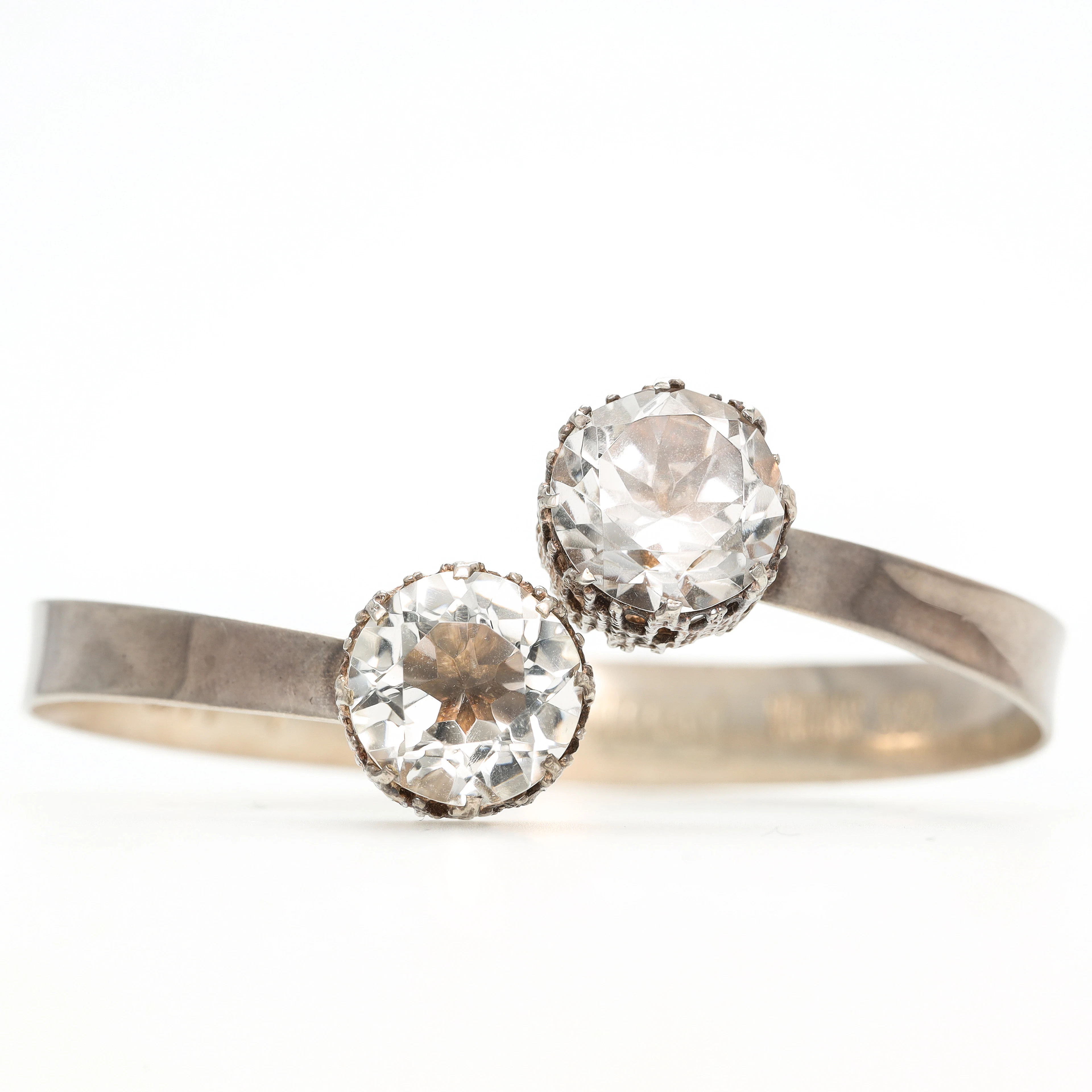 ÅKE LINDSTRÖM. Armring, sterlingsilver med bergkristall, åt Hallberg