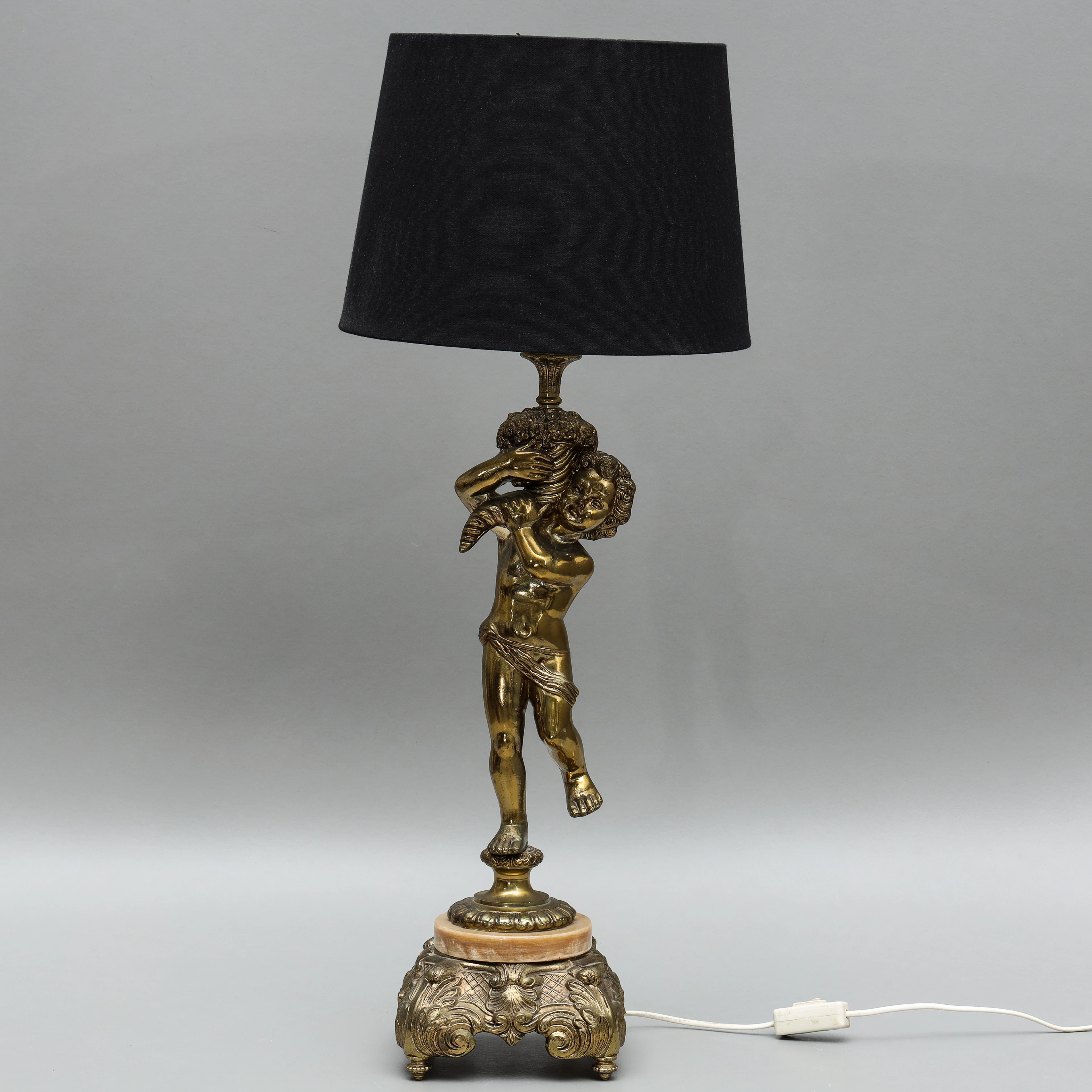 BORDSLAMPA, metall och alabaster, putti, Spanien, 1900-tal.