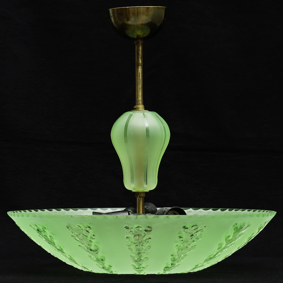 TAKLAMPA, råglas med dekor av marin växtlighet, art deco, 1920/30-tal.