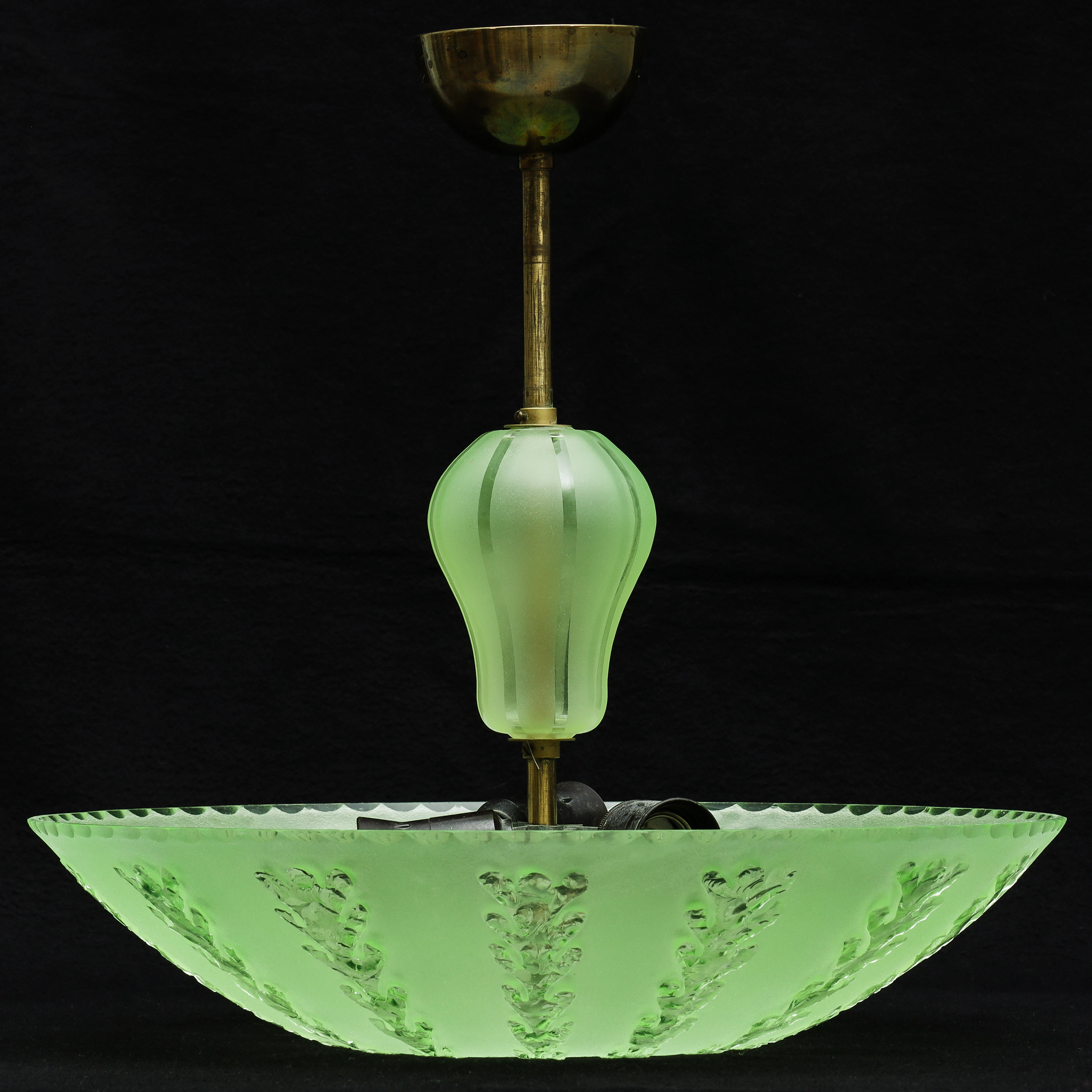 TAKLAMPA, råglas med dekor av marin växtlighet, art deco, 1920/30-tal.