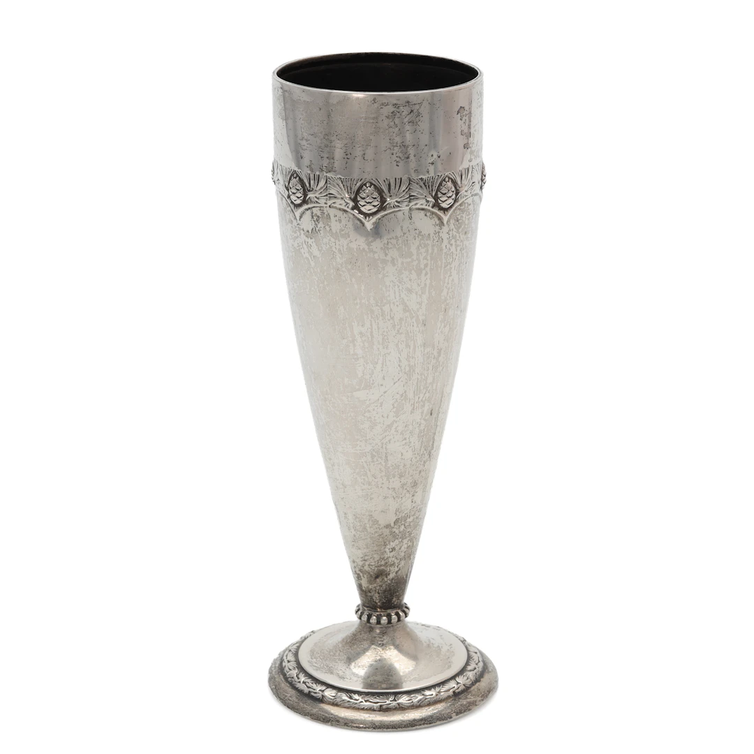 VAS, silver, dekor av kottar samt tallkvistar, Bernhard Hertz, Stockholm 1914.