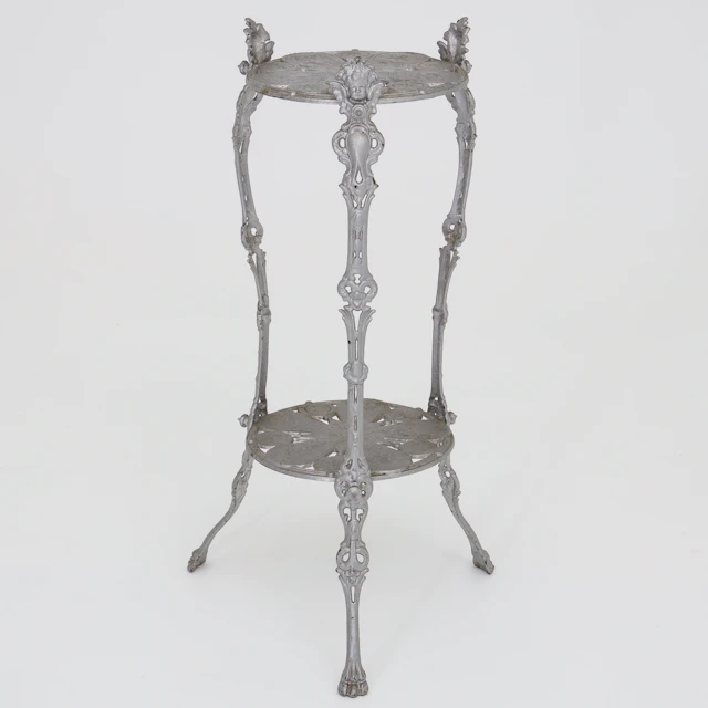 PIDESTAL, gjuten metall, 1900-talets senare del.