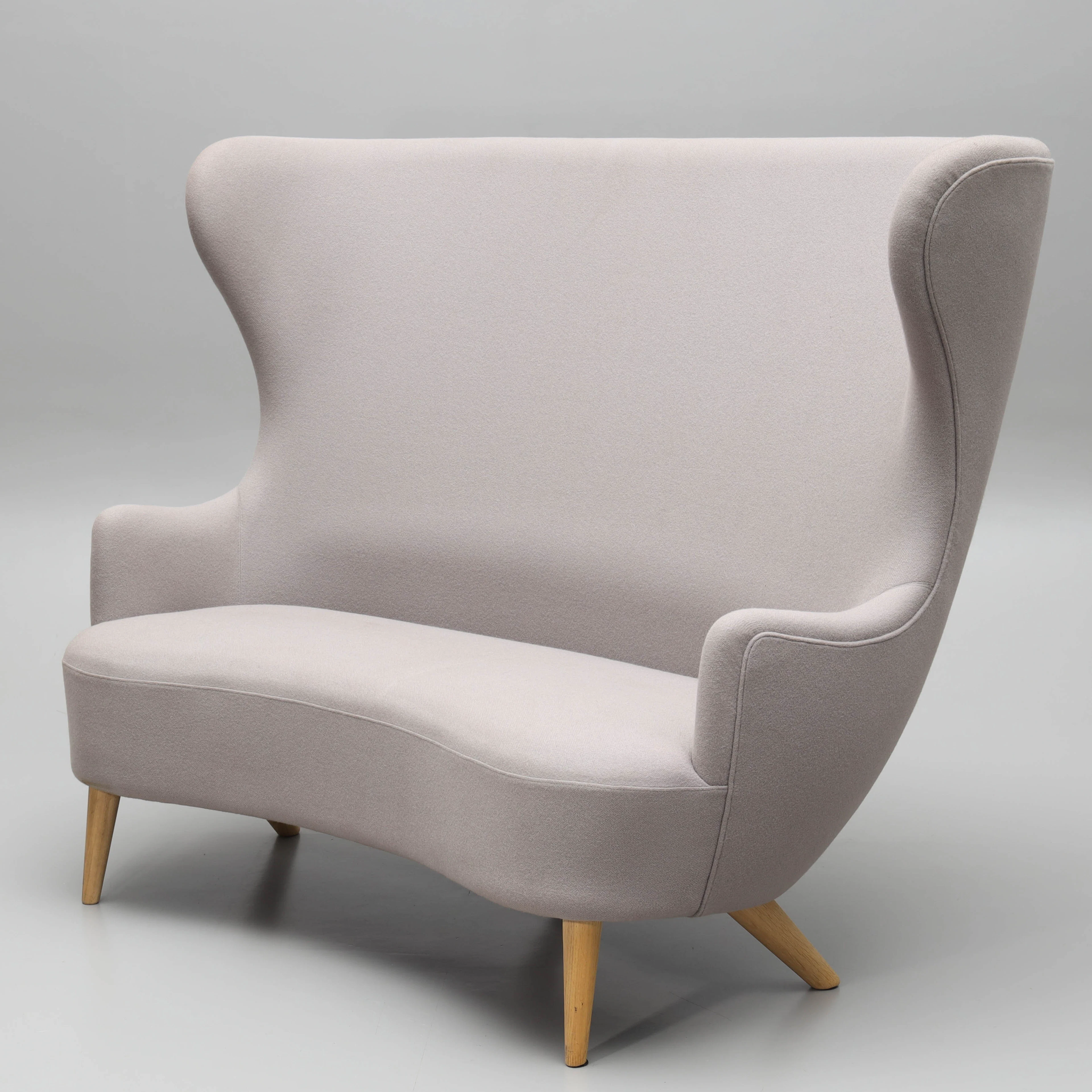 TOM DIXON. Soffa, "Wing back sofa", samtida.