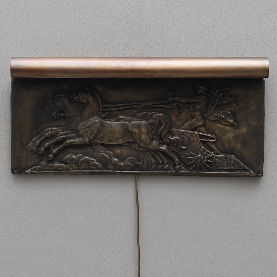 VÄGGLAMPA, bronsfärgad metall, dekor av Apollo i vagn, Swedish grace