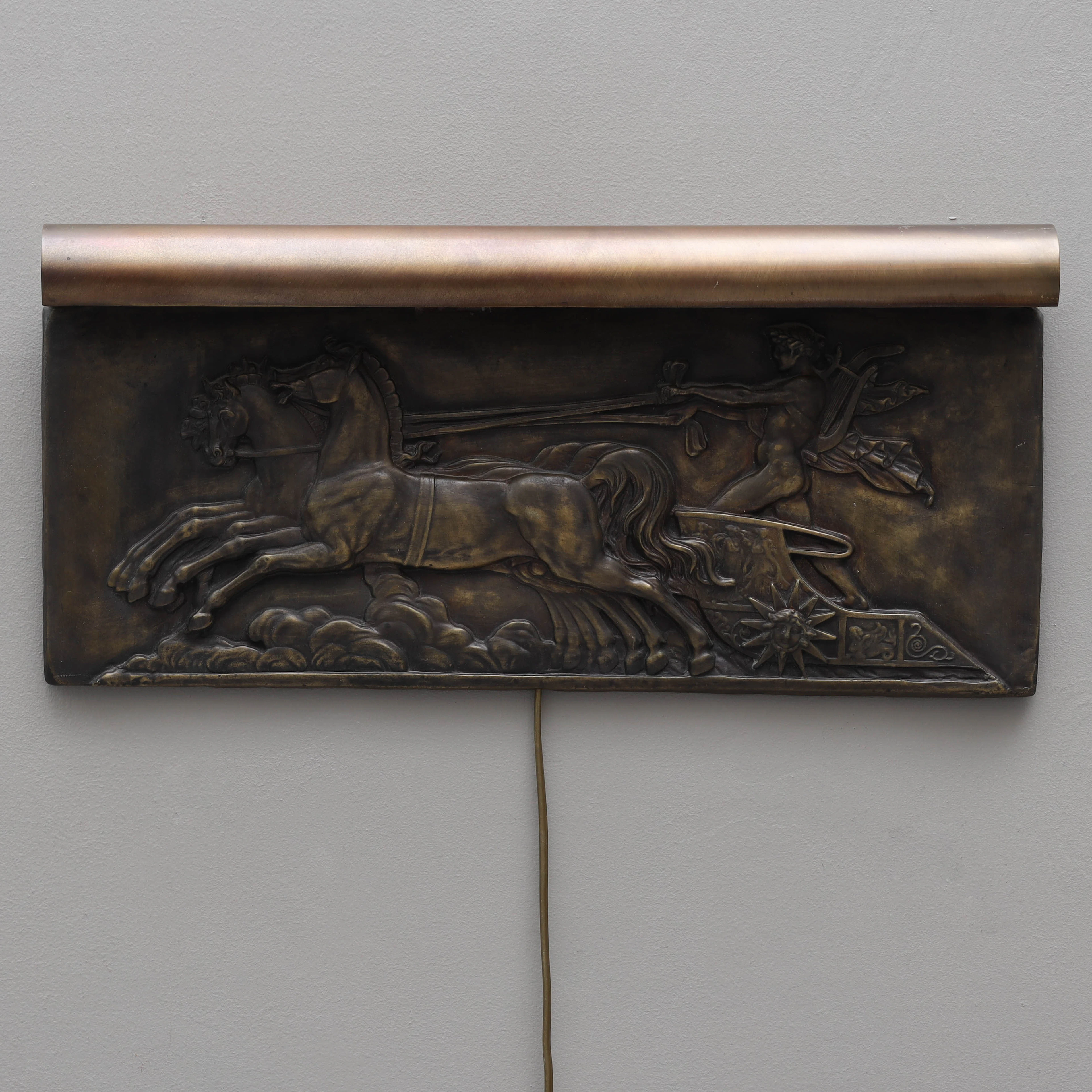 VÄGGLAMPA, bronsfärgad metall, dekor av Apollo i vagn, Swedish grace