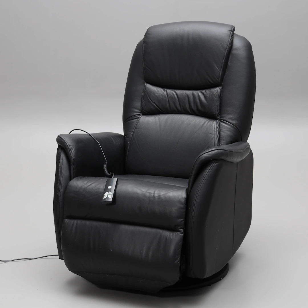 RECLINERFÅTÖLJ, skinn/konstskinn, med lyfthjälp, modell "Oslo", samtida.