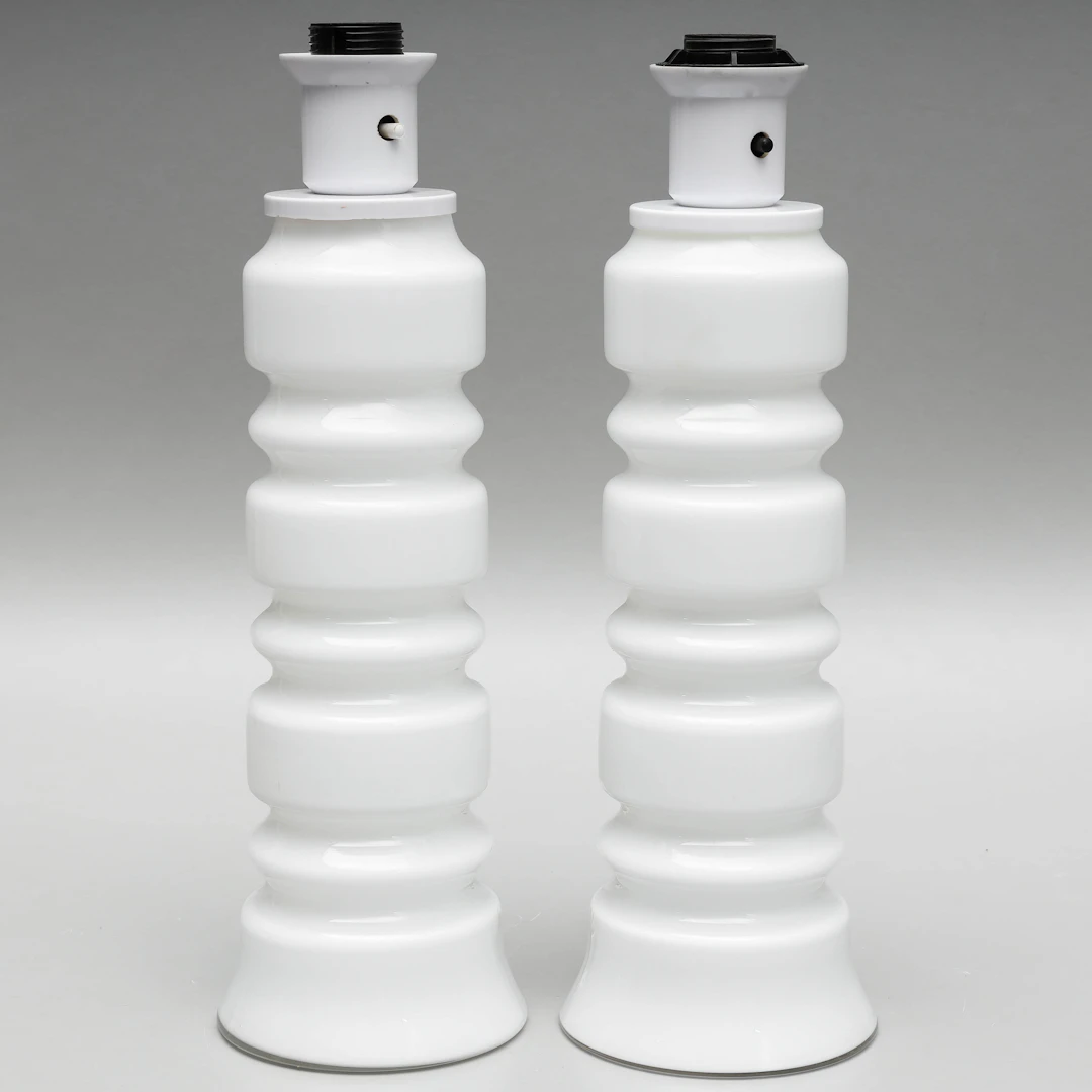 BORDSLAMPOR, ett par, glas, troligen Lindshammar glasbruk, 1960/70-tal.