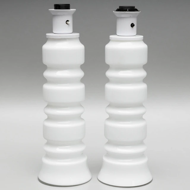 BORDSLAMPOR, ett par, glas, troligen Lindshammar glasbruk, 1960/70-tal.