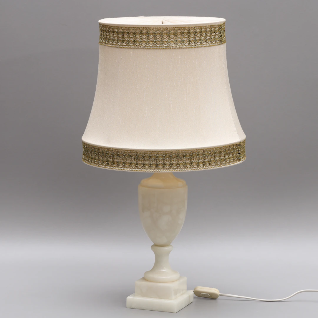 BORDSLAMPA, alabaster, Italien, 1900-tal.