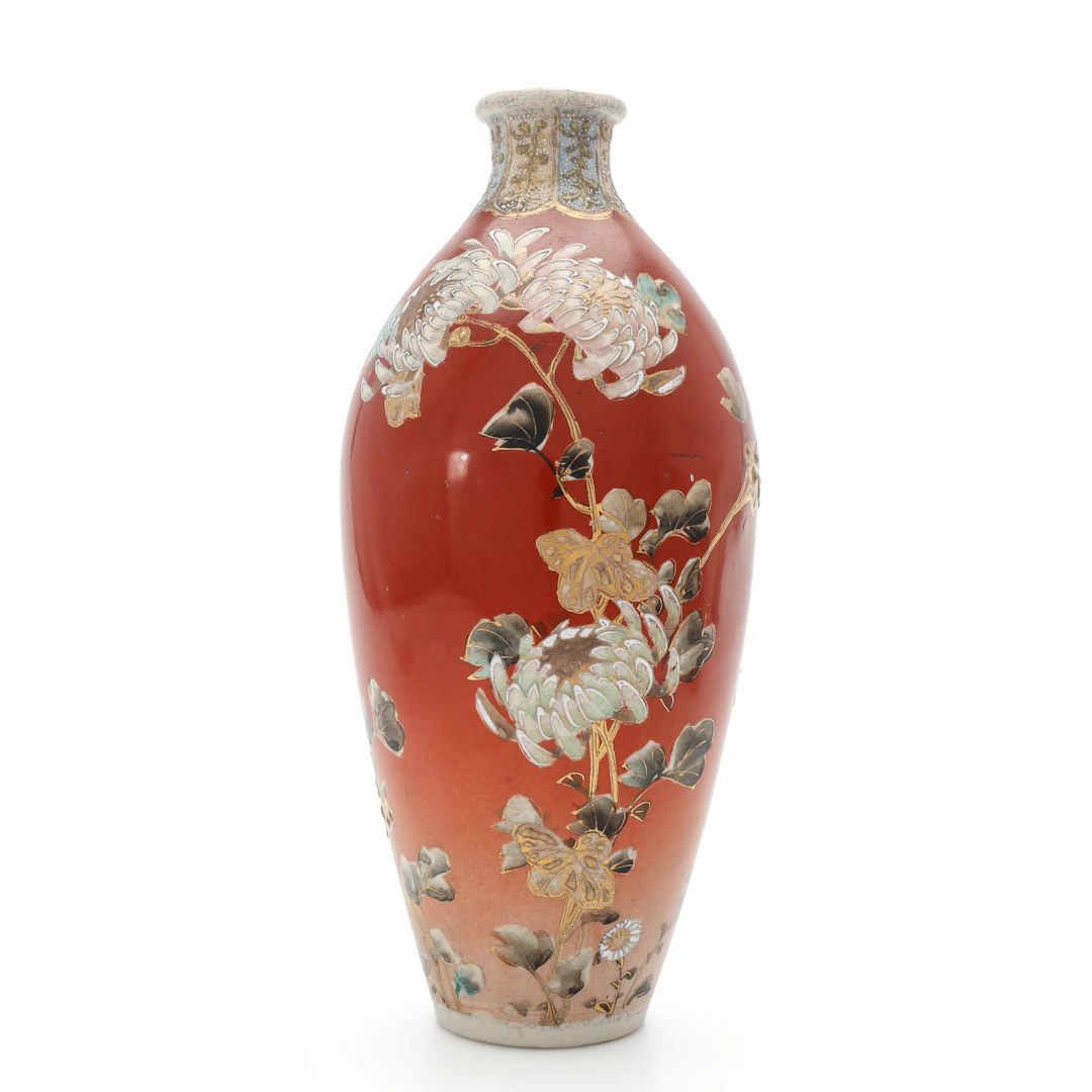VAS, porslin, dekor av krysantemum, Satsuma, Japan, 1800/1900-tal.