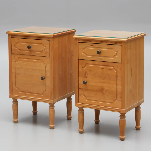 SÄNGBORD, ett par, björk, gustaviansk stil, 1900/2000-tal.