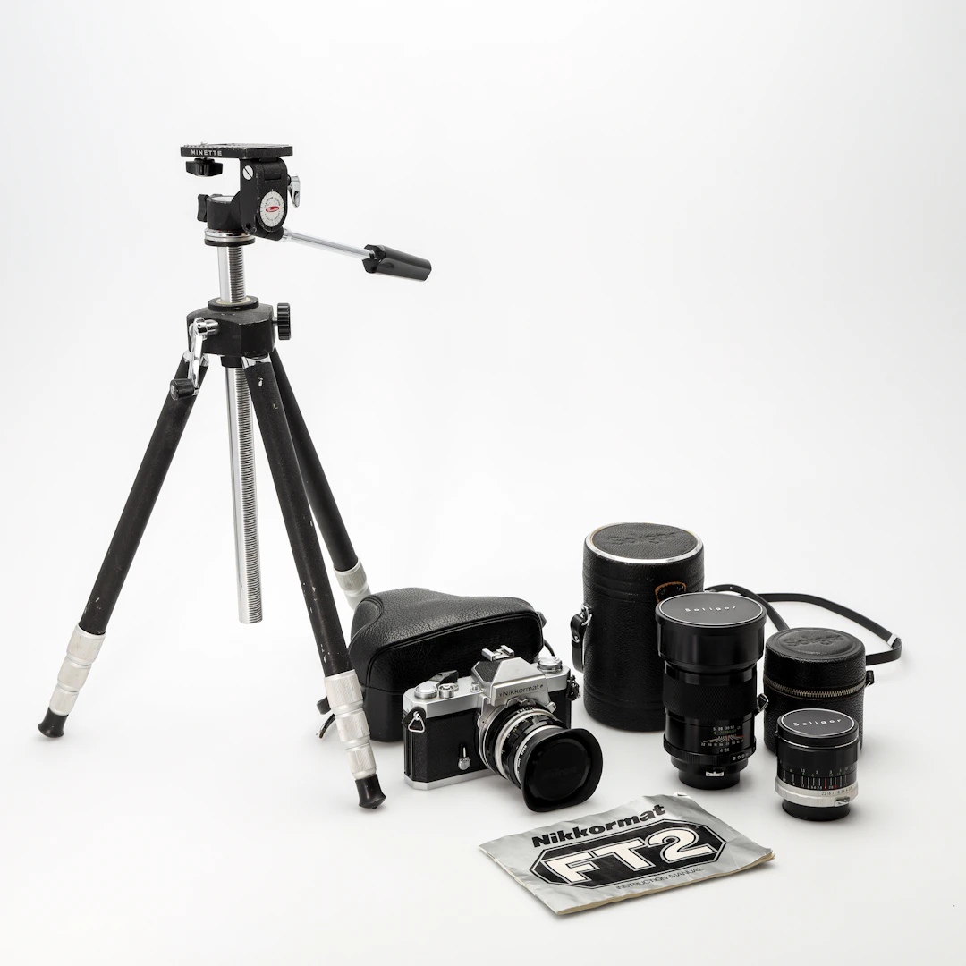 KAMERA, OBJEKTIV samt STATIV, 4 delar, Kamerahus Nikkormat Nikon FT2