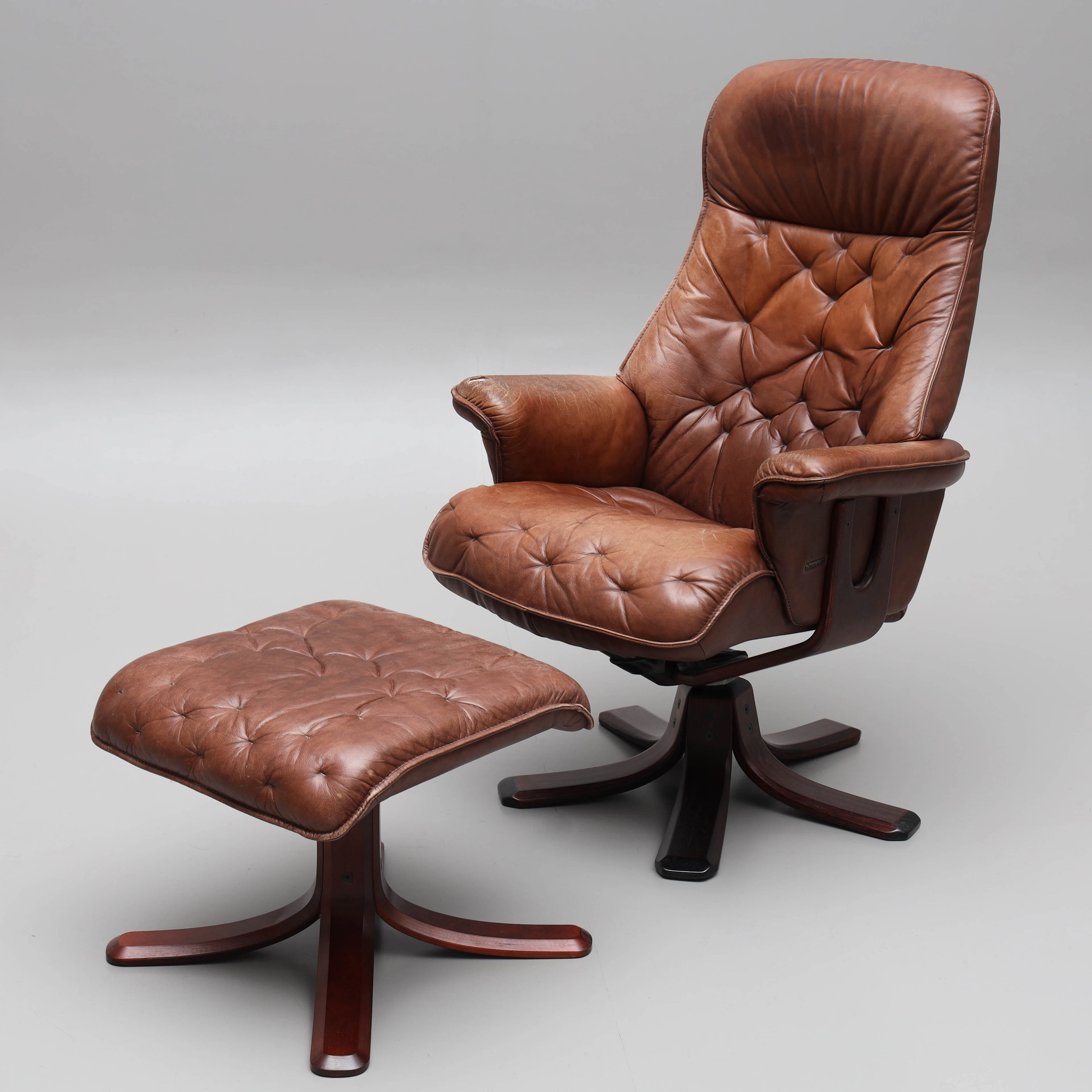 FÅTÖLJ med fotpall, 2 delar, skinn, Interface, 1900-talets senare del.