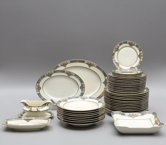 SERVISDELAR, 43 delar, Ivory, "Parzival", Rosenthal, Tyskland.