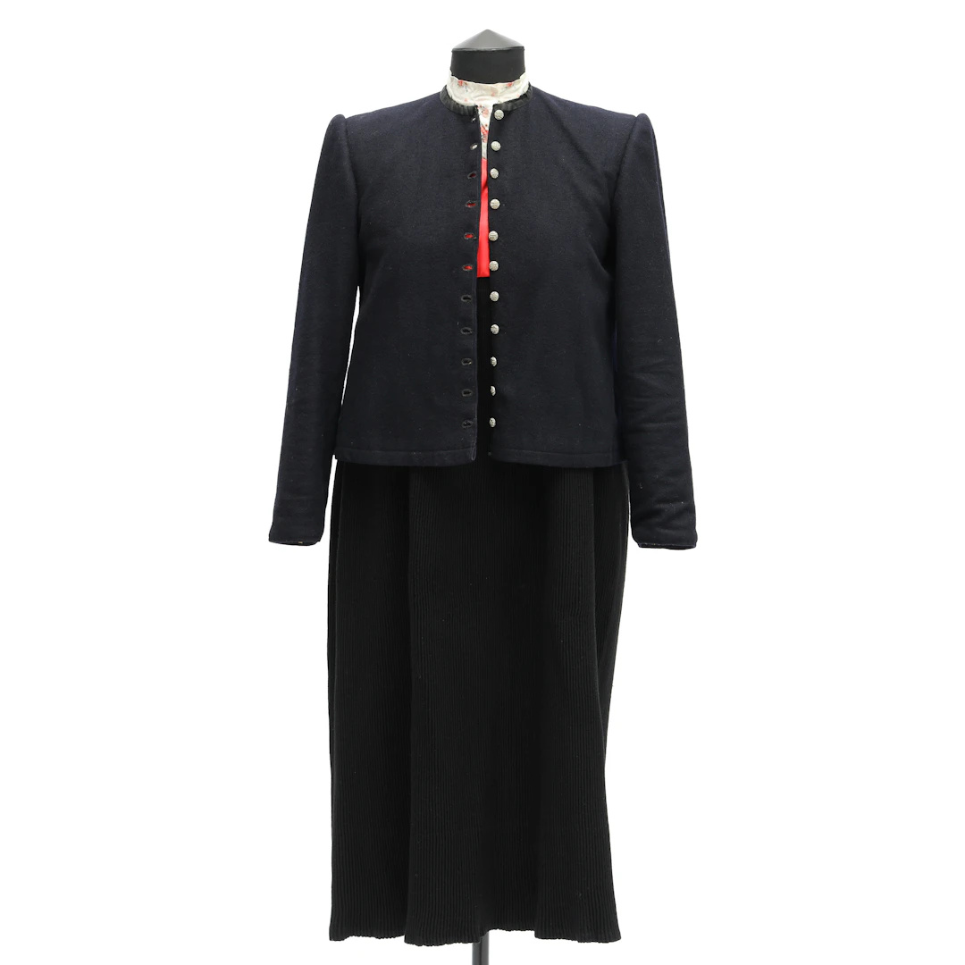 FOLKDRÄKT, dam, 3 delar, Ormsö, Estland, 1900-talets första hälft.