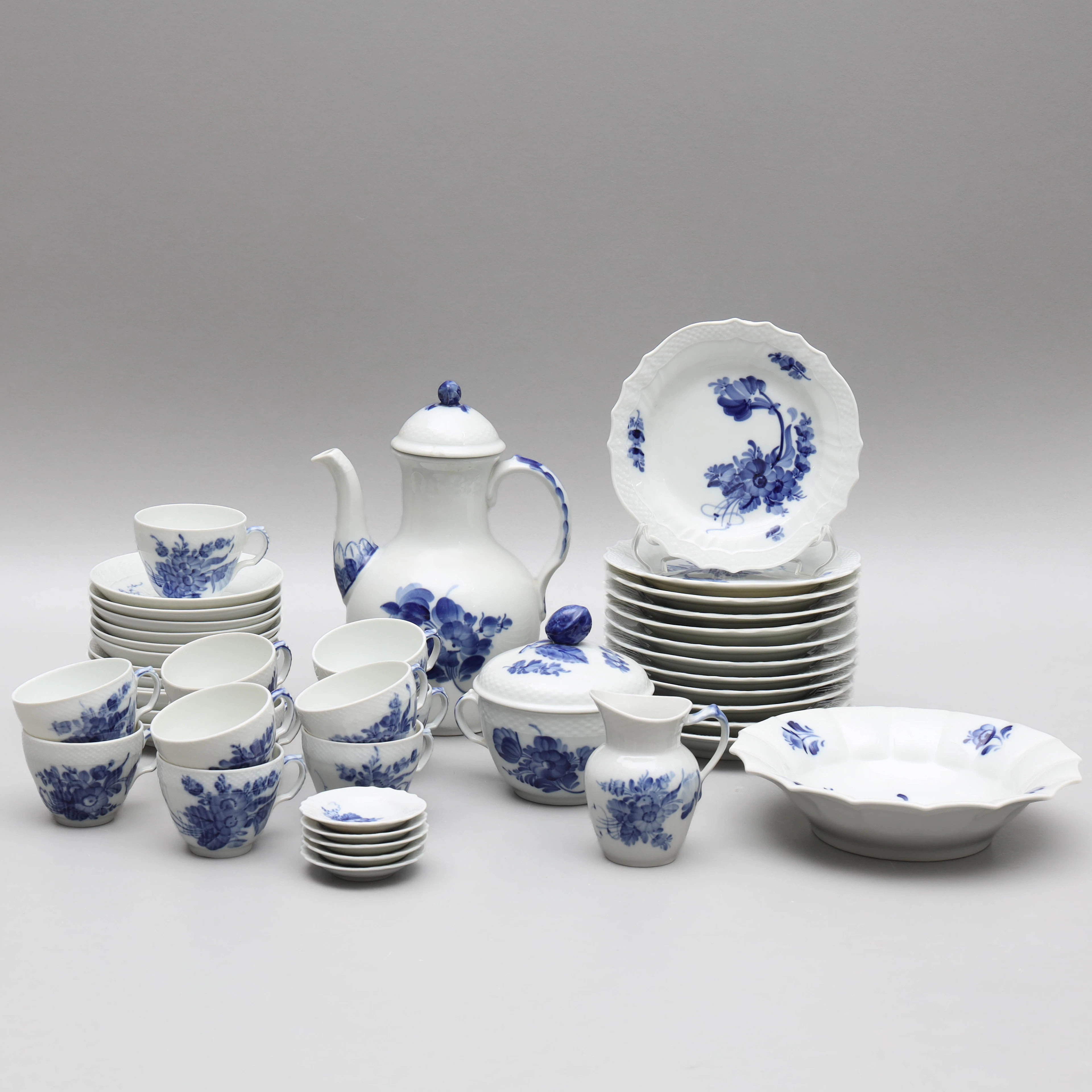 SERVISDELAR, 44 delar, porslin, "Blå Blomst", Royal Copenhagen.