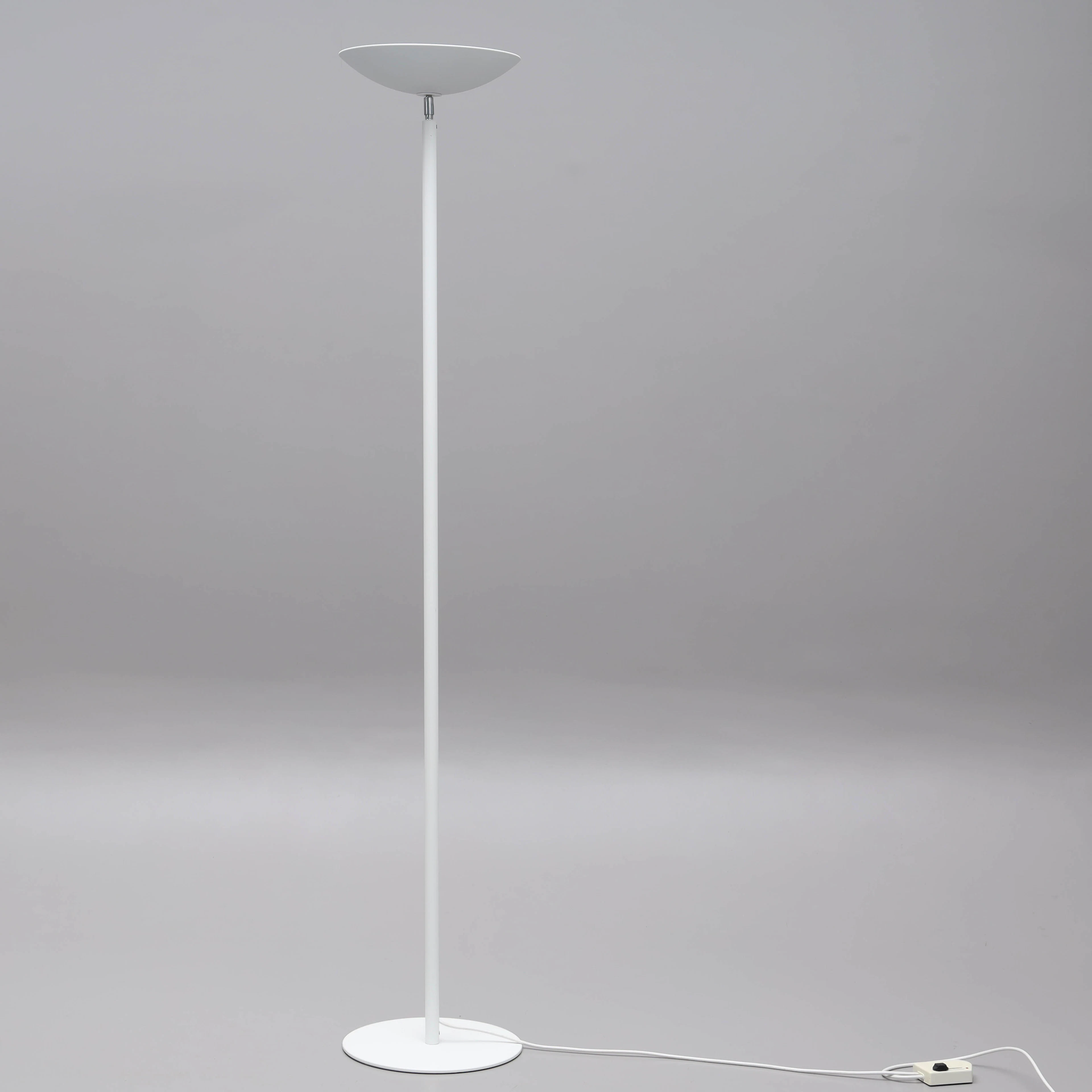 GOLVLAMPA, lackad metall, Relco Milano, Italien.