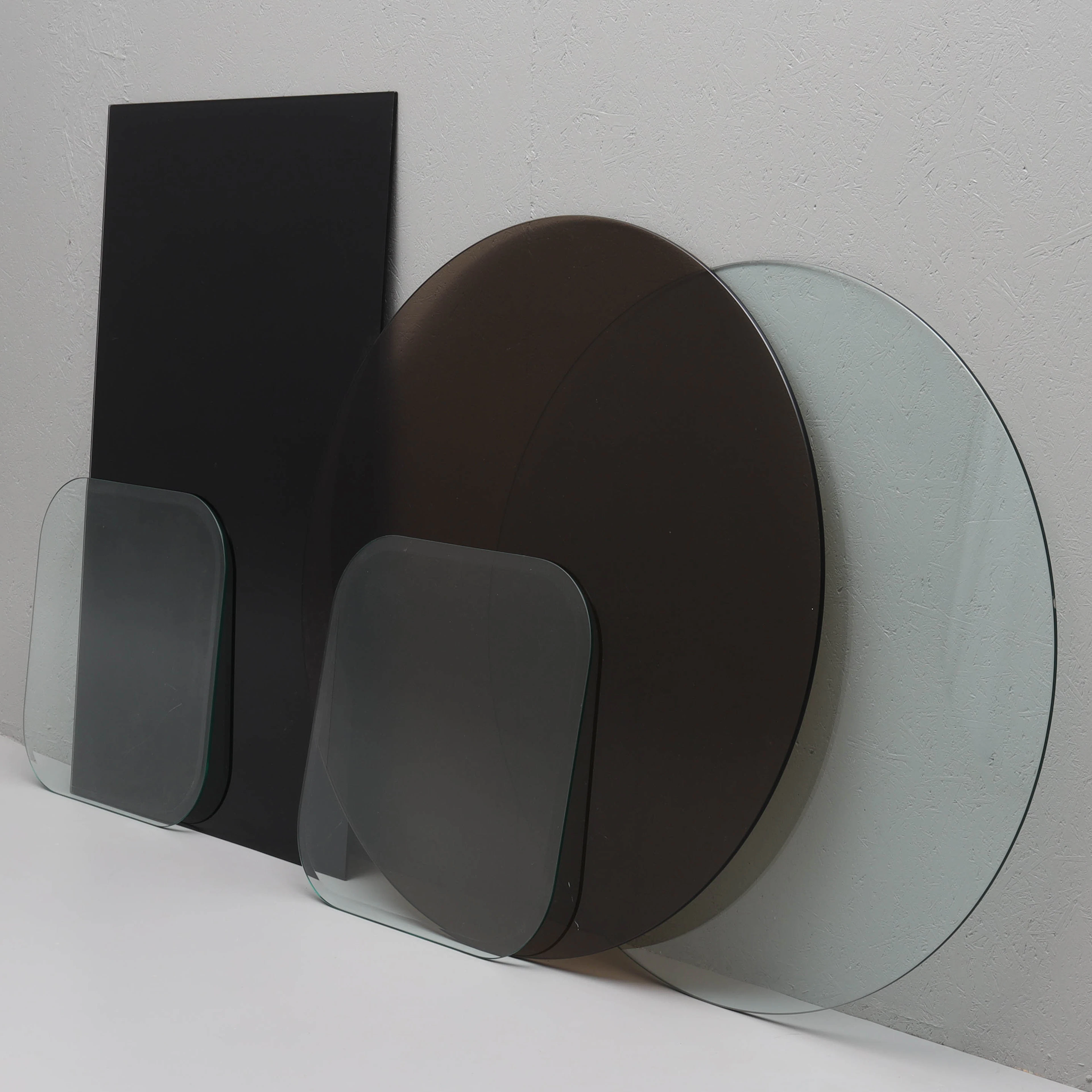 SAMLING BORDSSKIVOR, glas, 5 delar.
