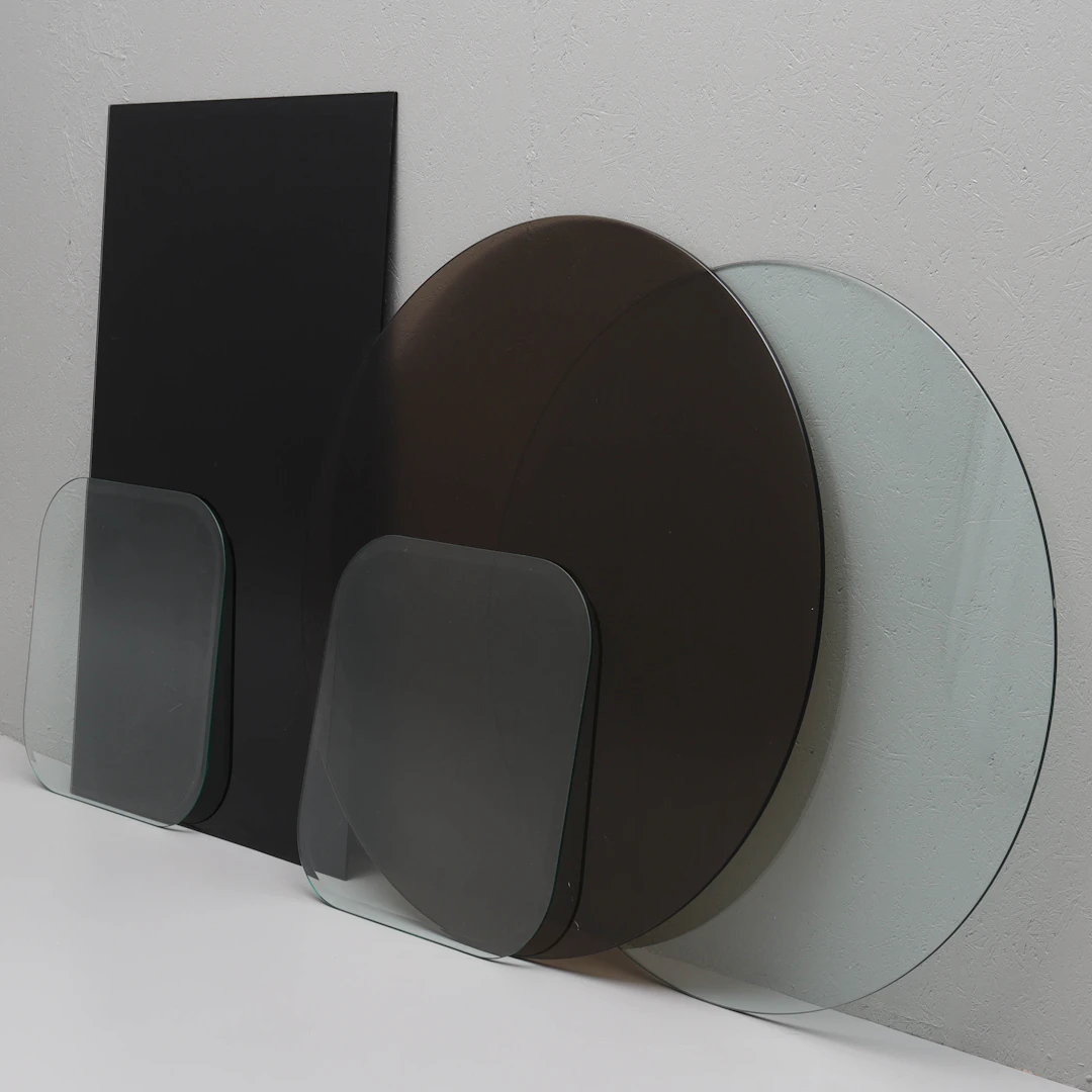 SAMLING BORDSSKIVOR, glas, 5 delar.