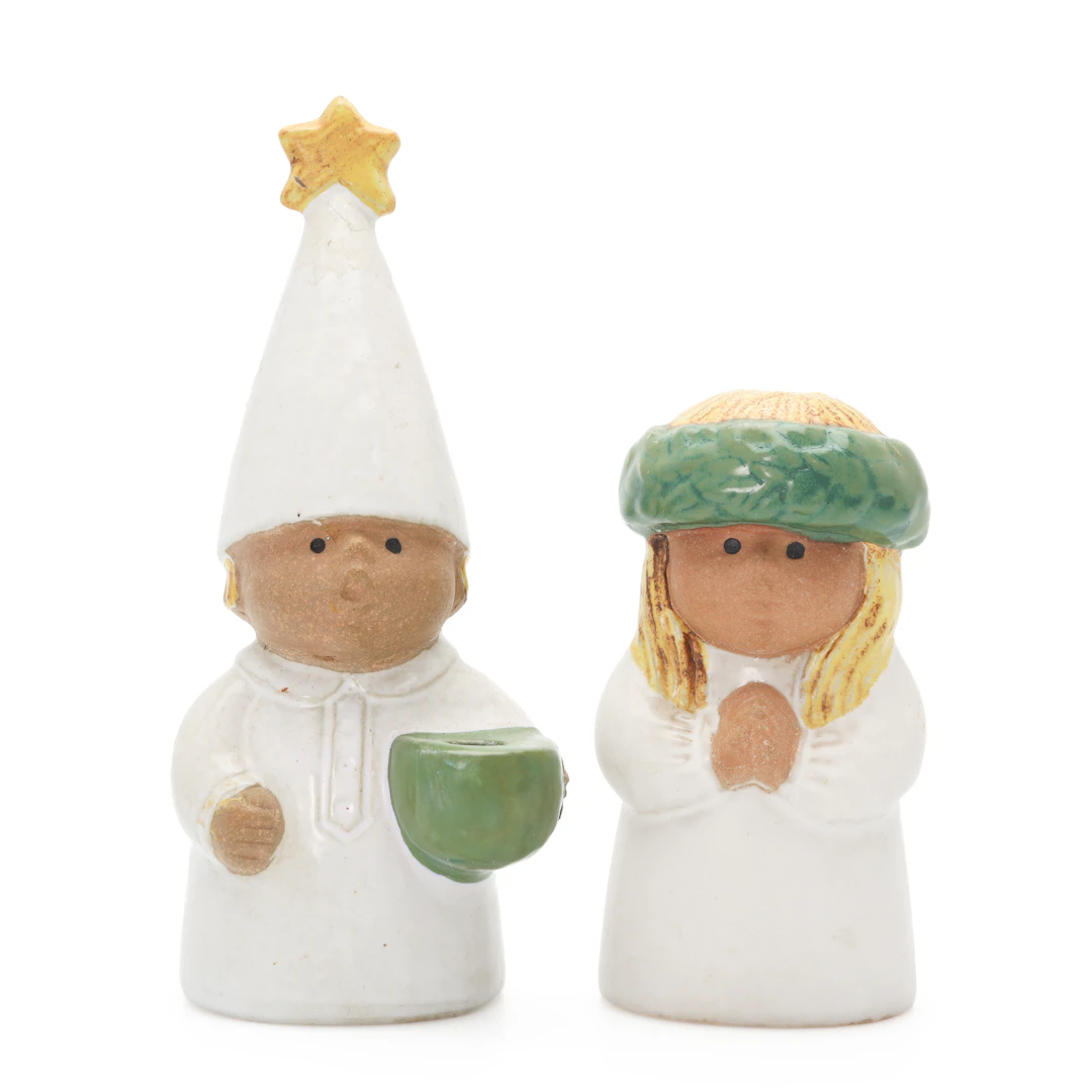 LISA LARSON. Figuriner, 2 st, "Luciatåg" ur serien Adventsbarn, Gustavsberg.