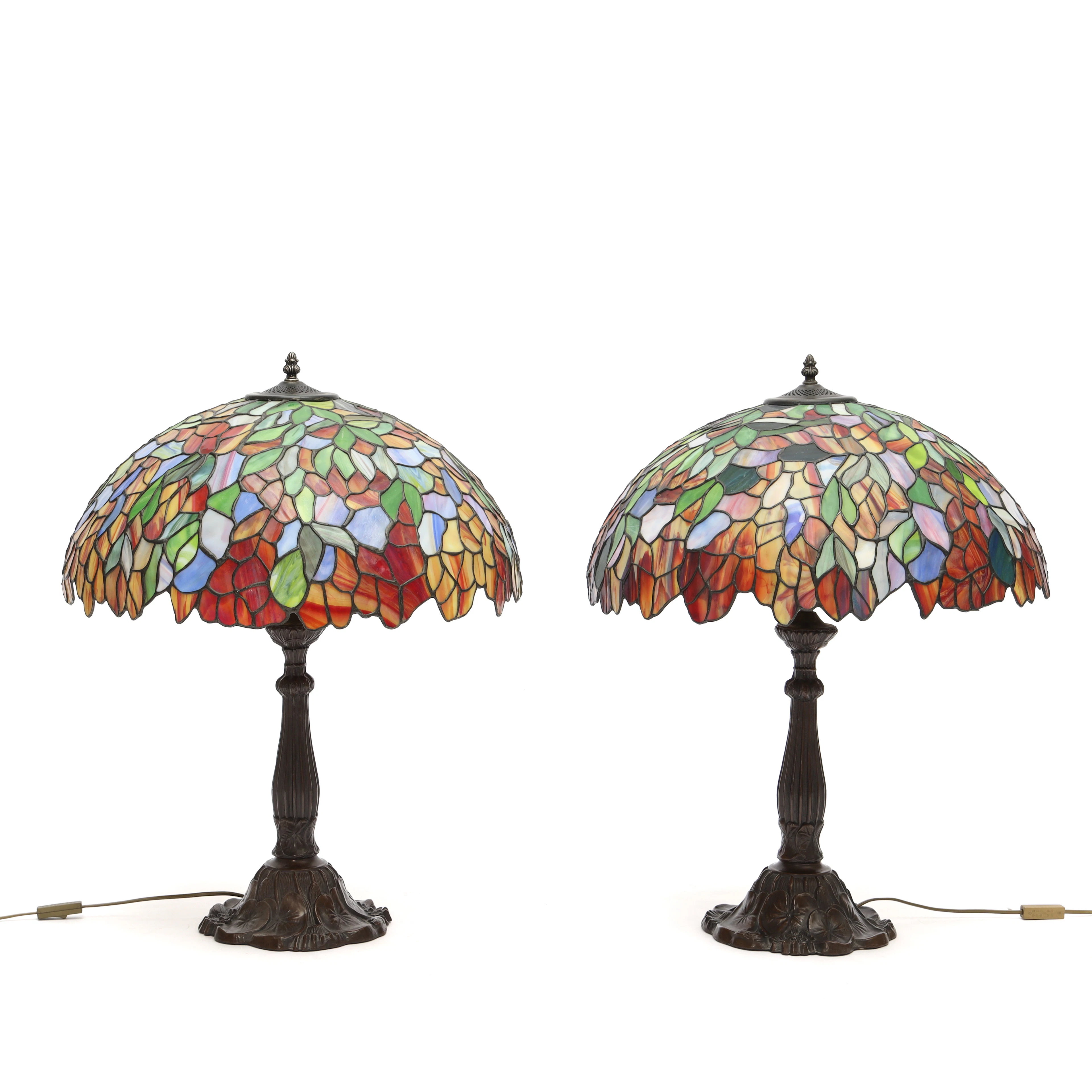 BORDSLAMPOR, ett par, blyinfattat glas, Tiffany stil, 1900-tal.