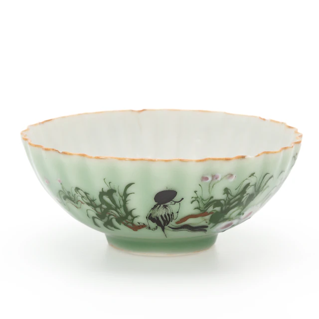 SKÅL, porslin, celadon, dekor av qilin och växtlighet, Japan, tidigt 1900-tal.