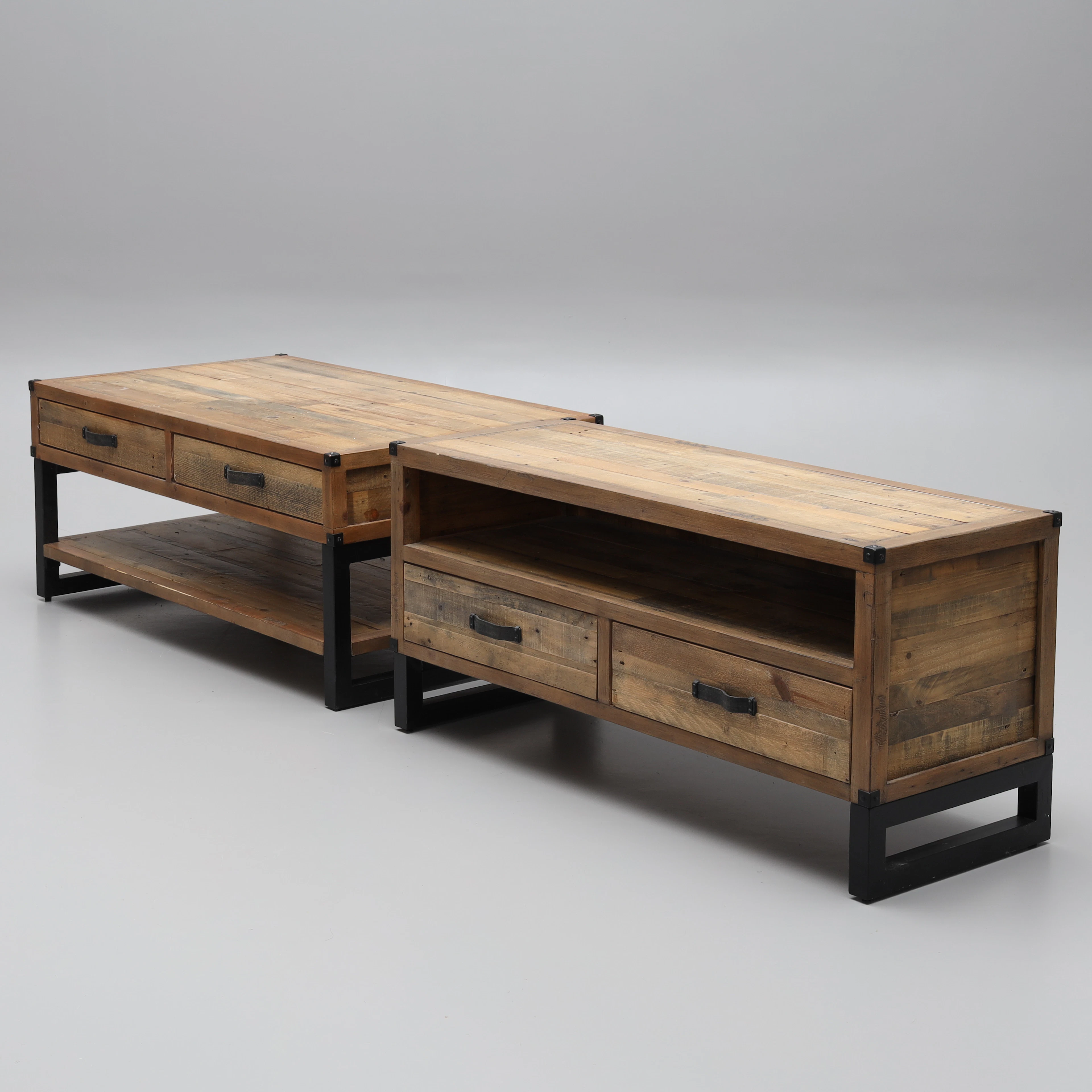 SOFFBORD samt MEDIAMÖBEL, 2 delar, "Woodenforge", Mio, samtida.
