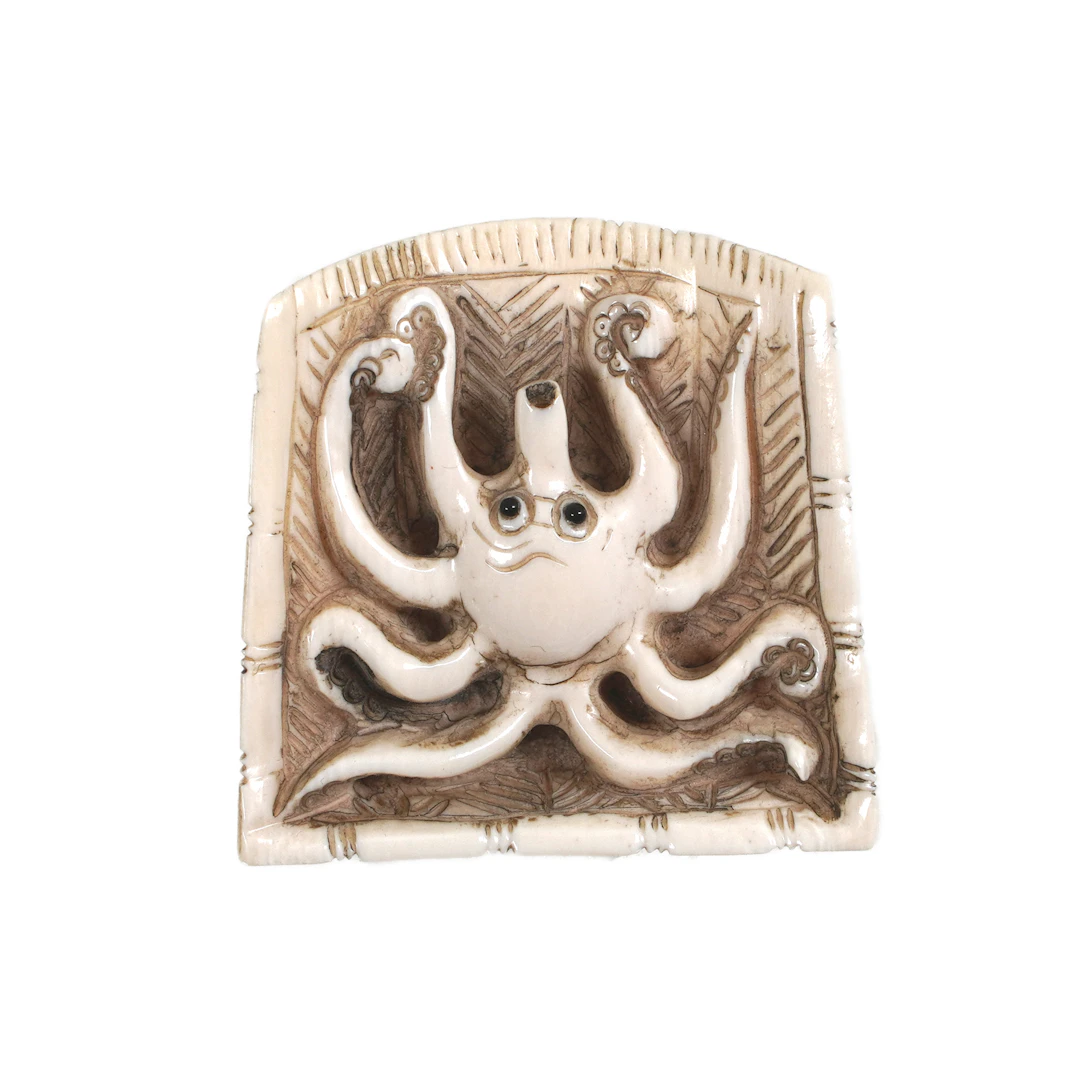 Netsuke, in einem Korb liegender Oktopus, Japan, ca. 1800-1900 (Ende