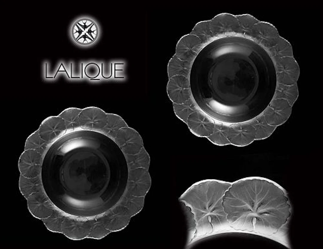 A Pair of French Lalique Geranium Honfleur Crystal Glass Plate, Signed