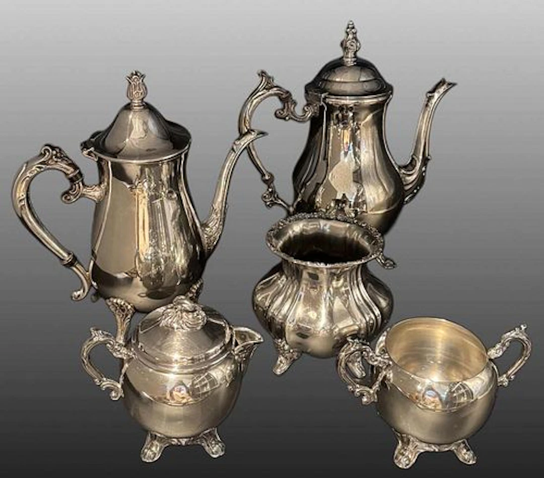 A Vintage Set of 5 Pieces Silver-Plated Tea/Coffee