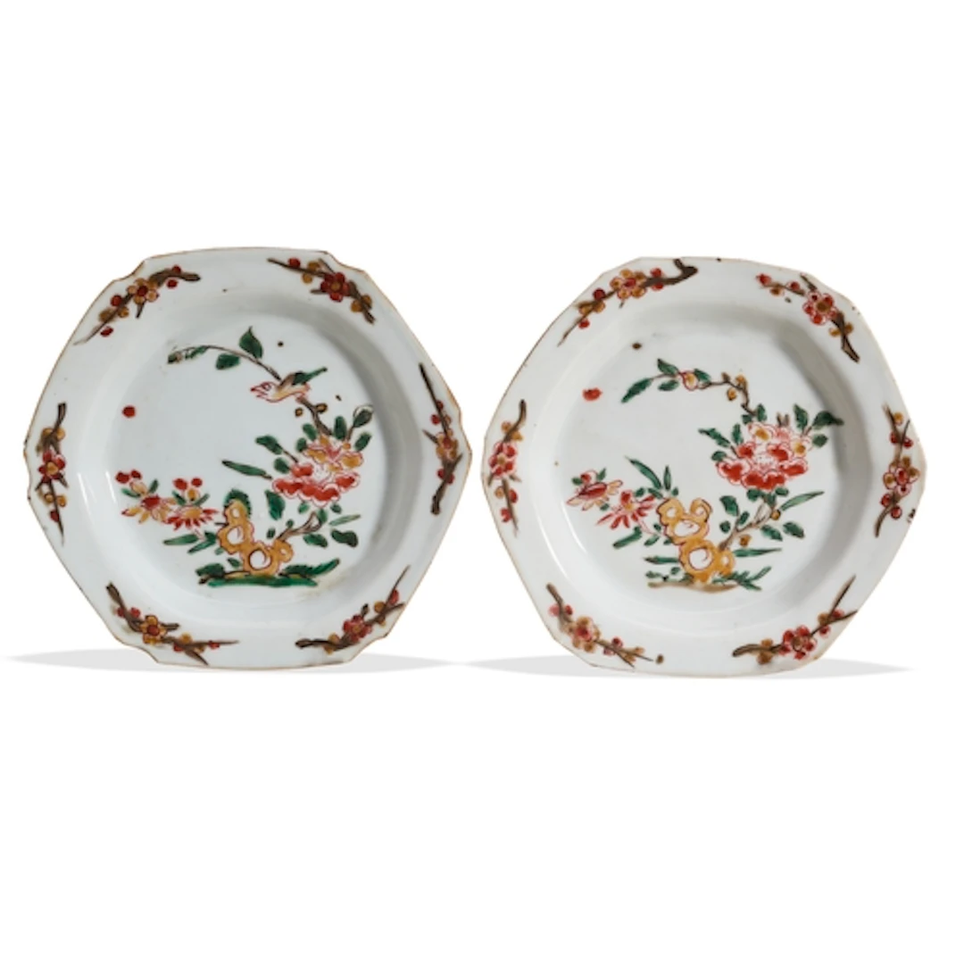 A PAIR OF WUCAI, KO-AKAI, HEXAGONAL SAUCER DISHES TIANQI, 16...