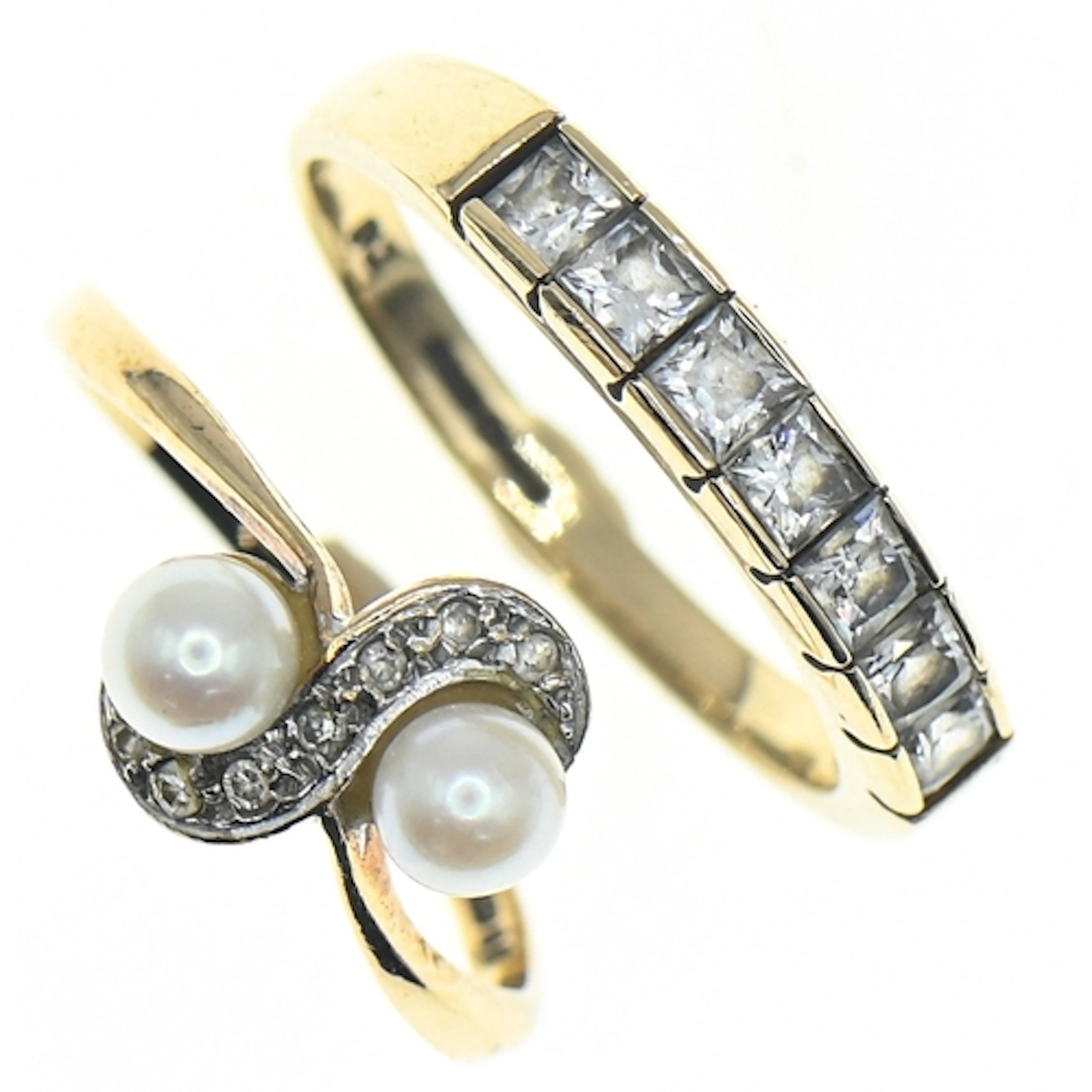 Two 9ct gold hallmarked rings, including of 'toi et moi' sty...