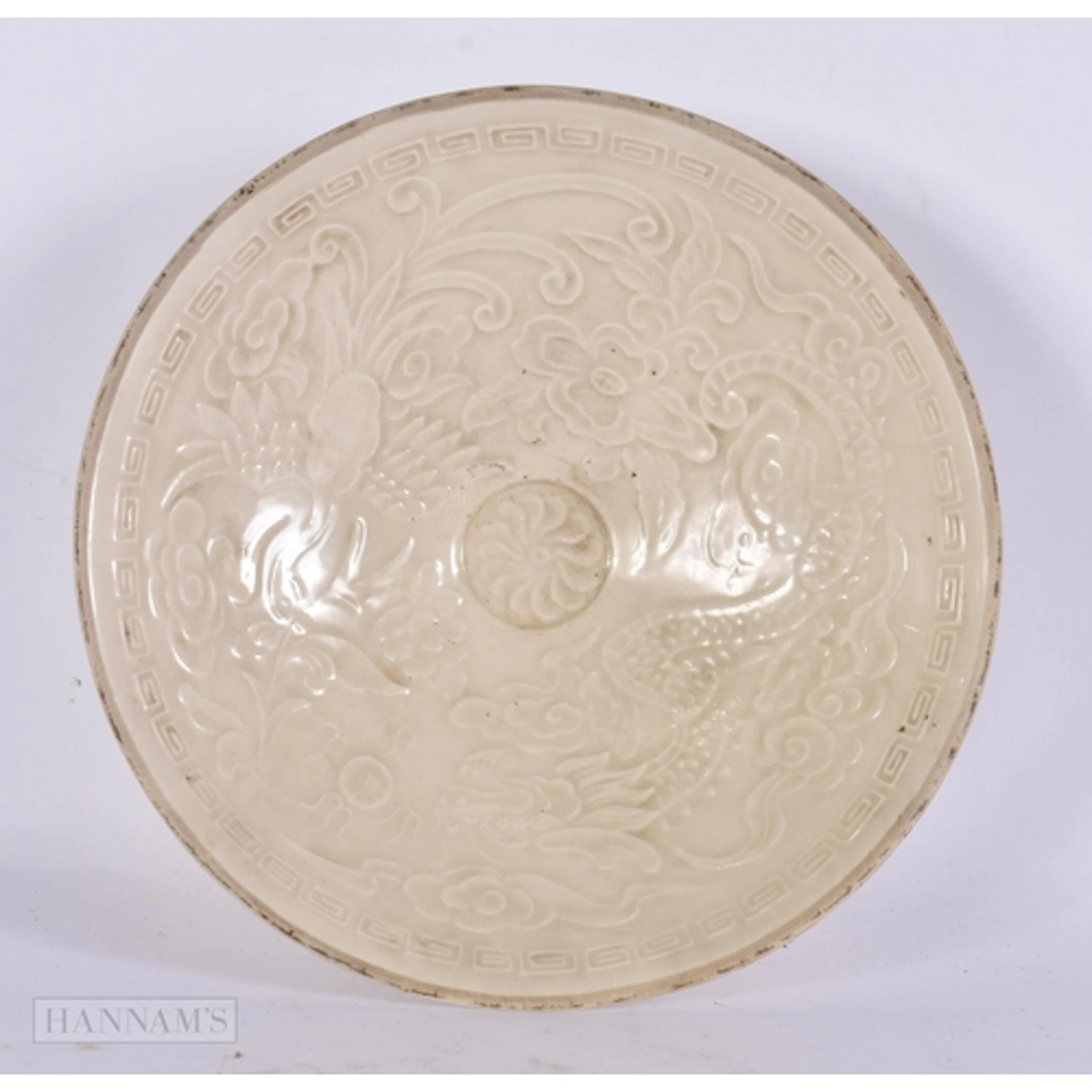 A CHINESE PORCELAIN PHOENIX BOWL. 19 cm wide.