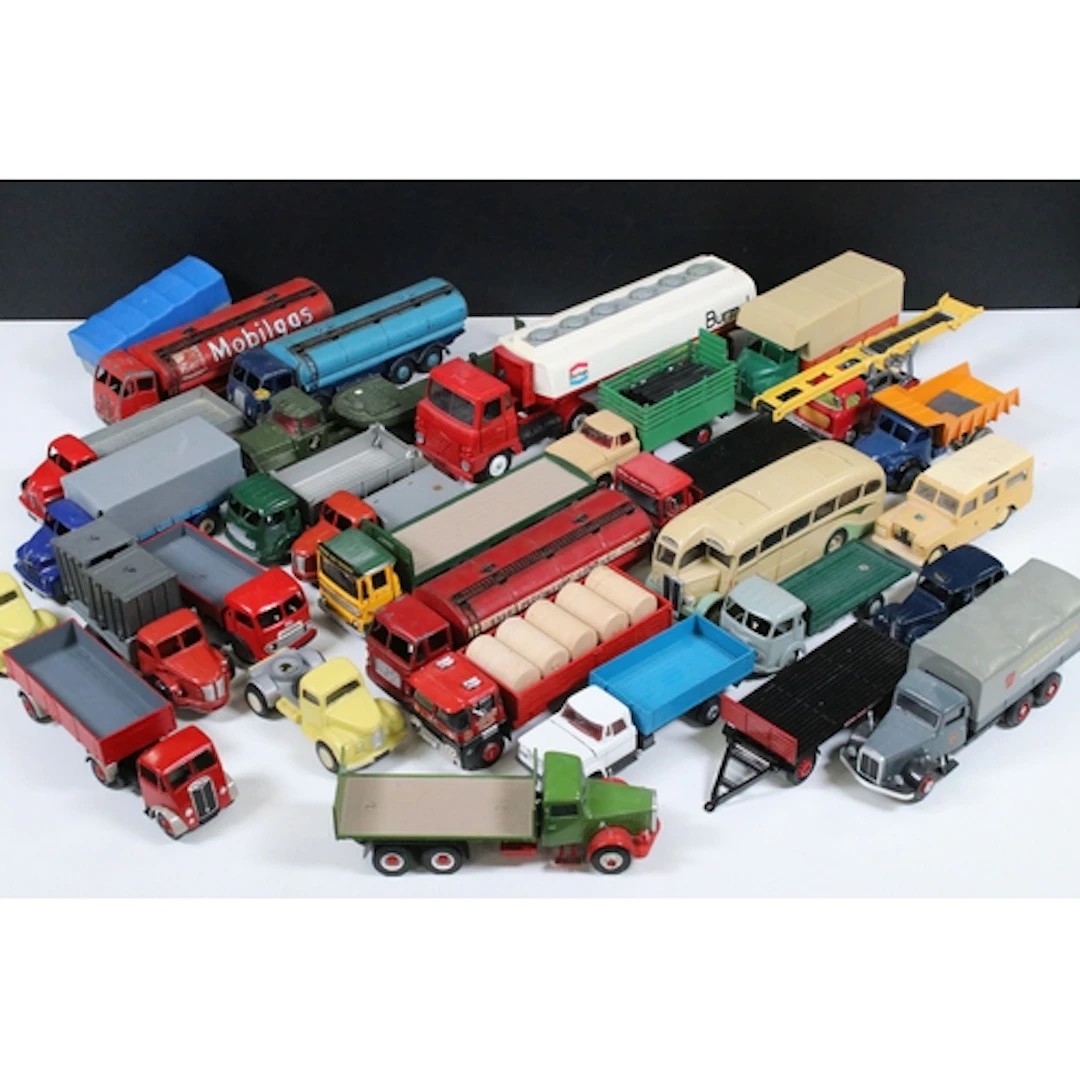 28 Mid 20th C onwards playworn diecast models to include Cor...