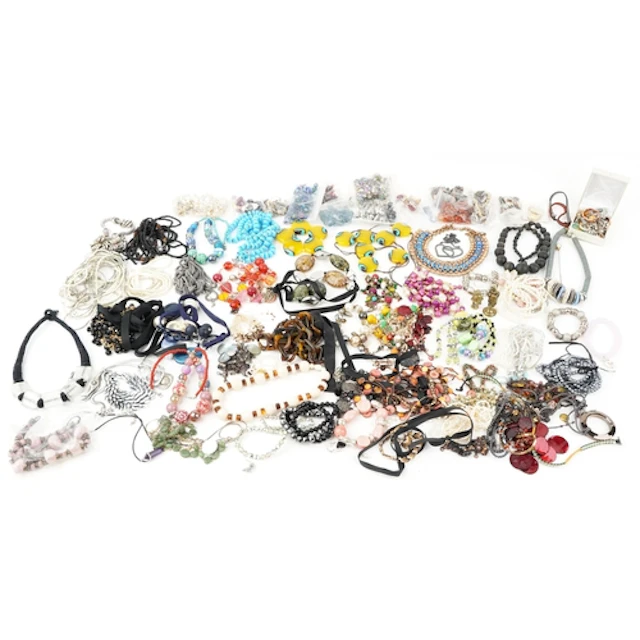 A large collection of vintage and later jewellery including ...
