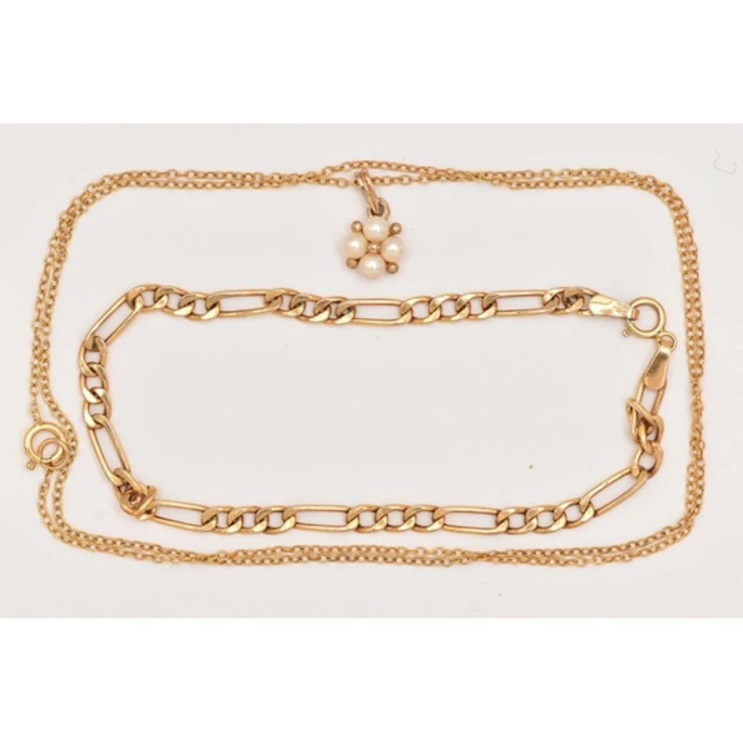 A 9CT YELLOW GOLD NECKLACE AND BRACELET, a floral pearl and ...