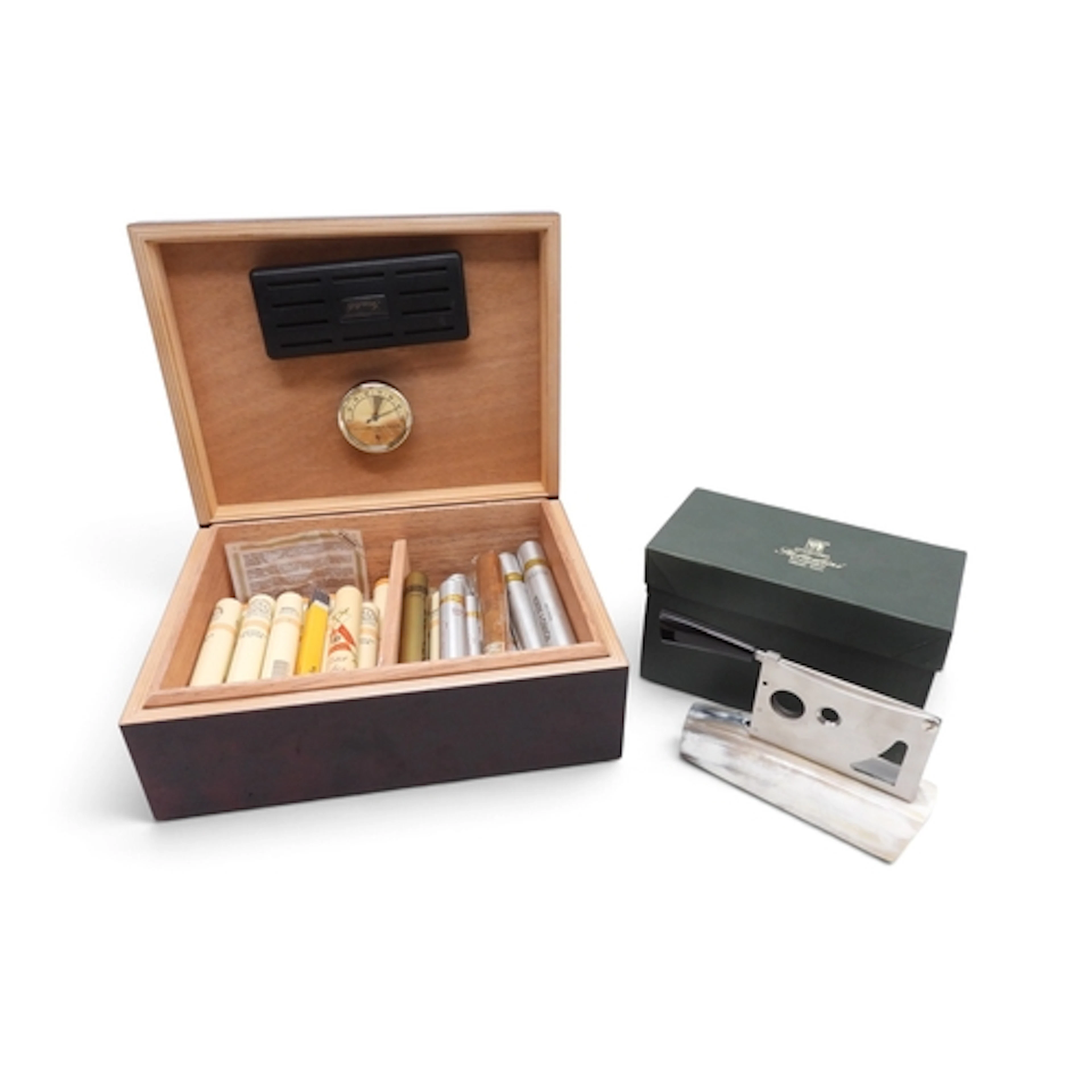 CIGARS - A humidor containing approximately 28 cuban ci...
