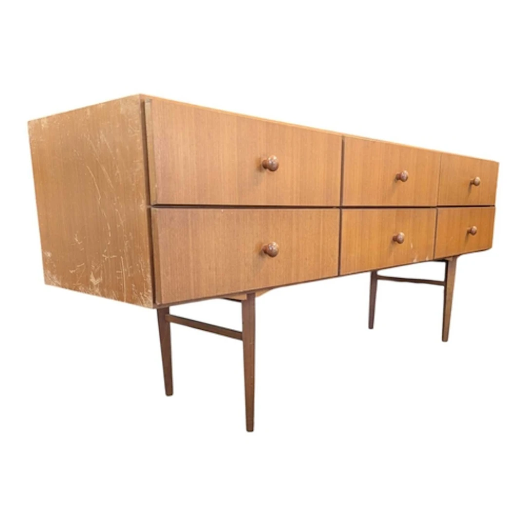 Meredew Furniture - A vintage six drawer sideboard / chest o...