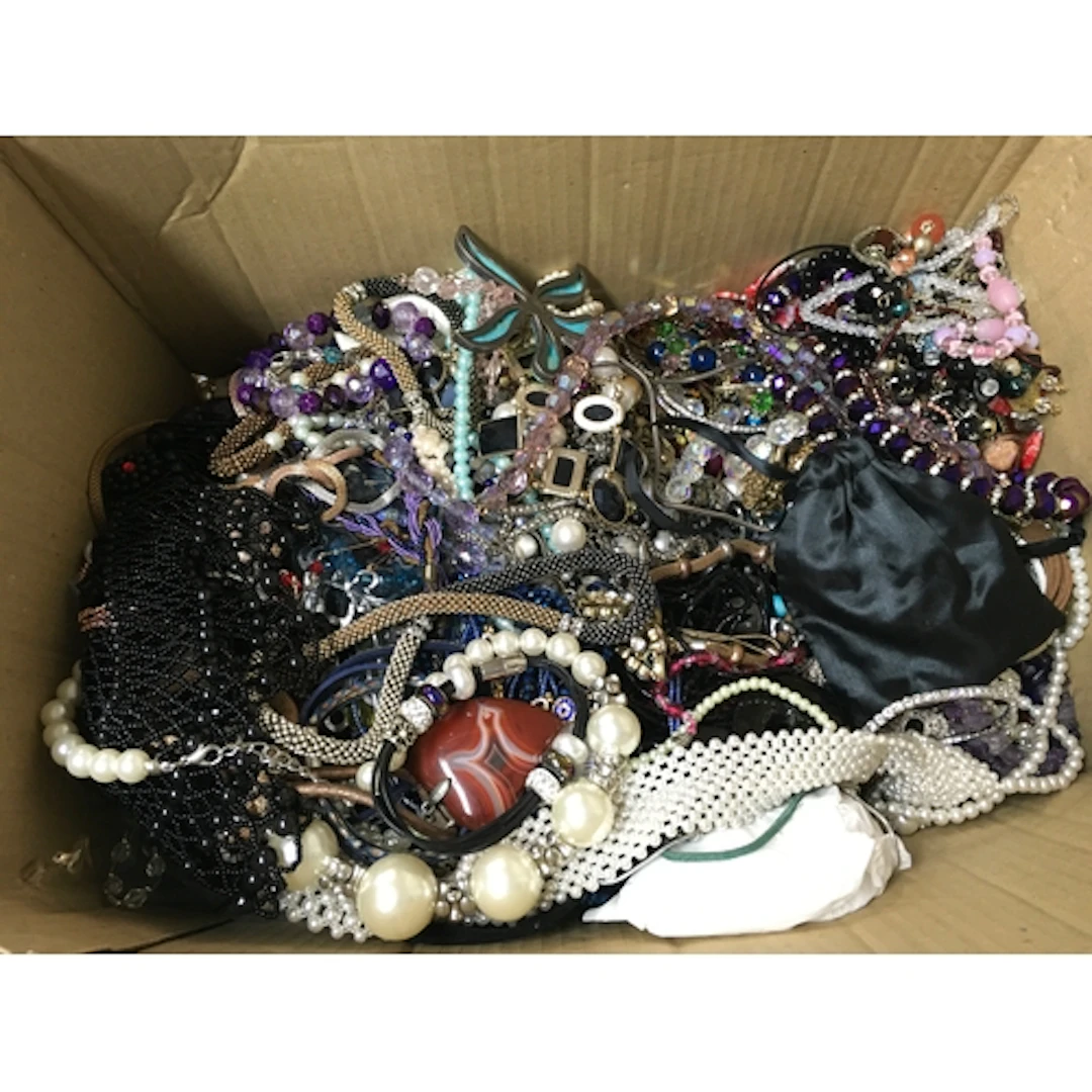 A Collection of costume jewellery including necklaces