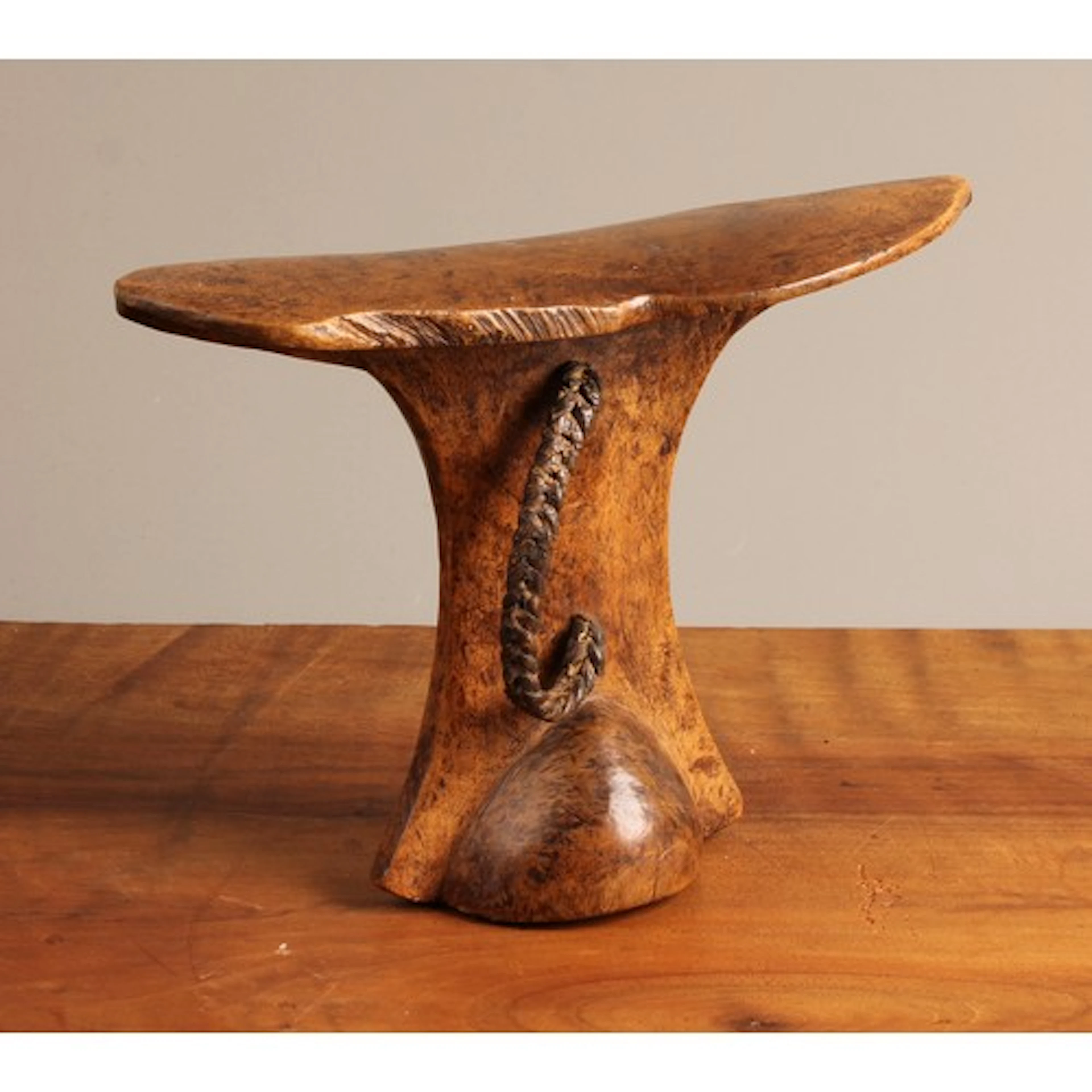 Tribal Art - a Turkana headrest, 16.5cm high, Kenya