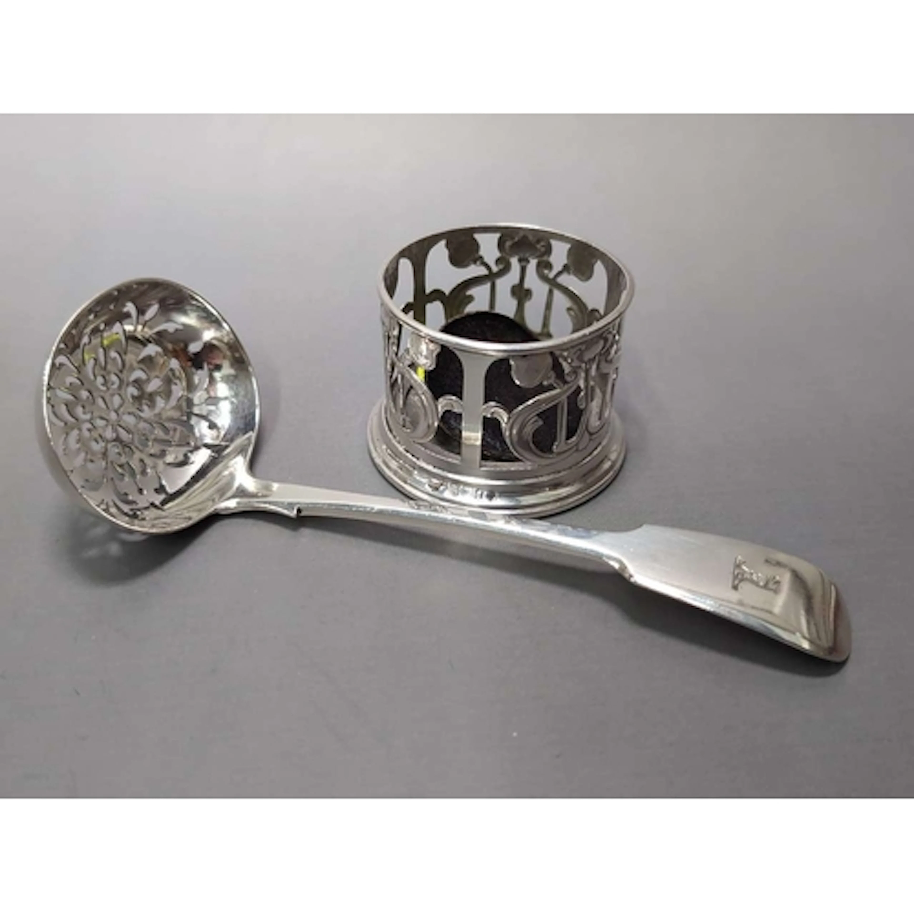 Victorian silver fiddle pattern sugar sifter spoon, Henry Ho...