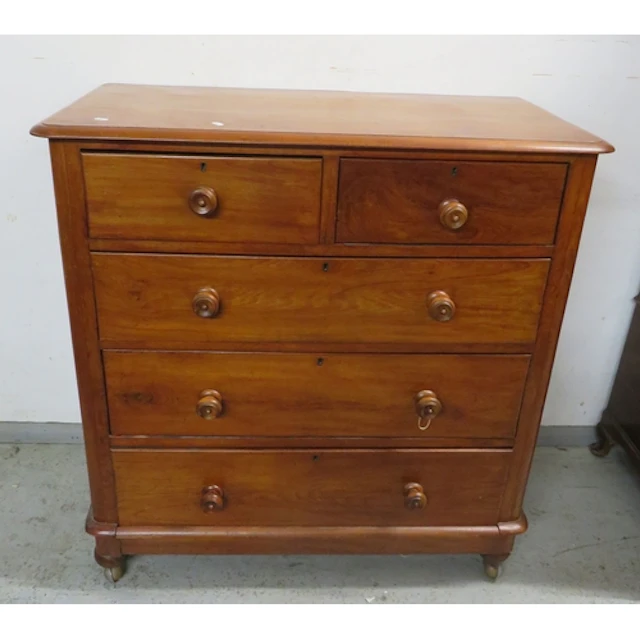 Antique Mahogany Chest of Drawers, 2 short over 3 long gradu...