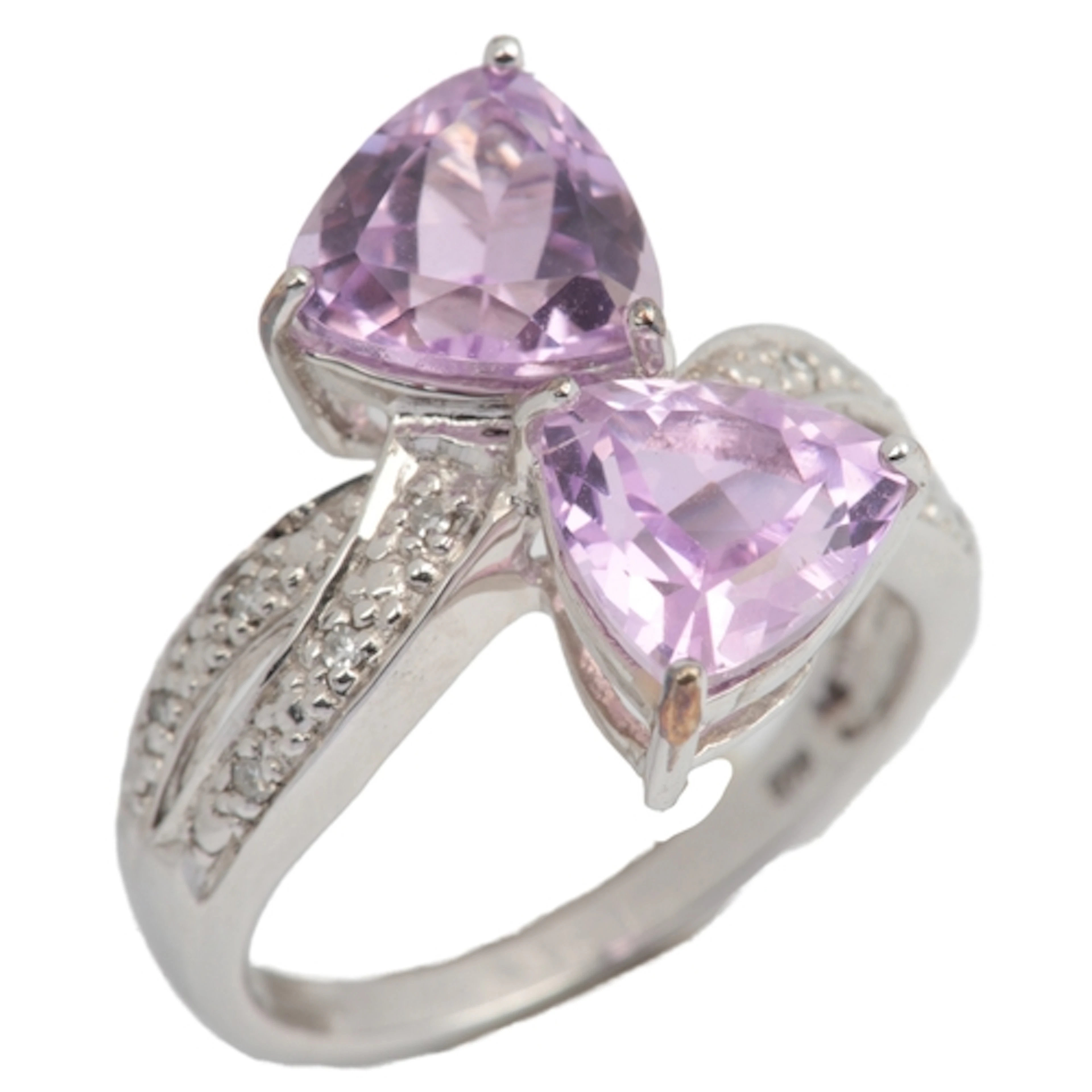 A kunzite toi-et-moi ring, set with two triangular kunzites,...