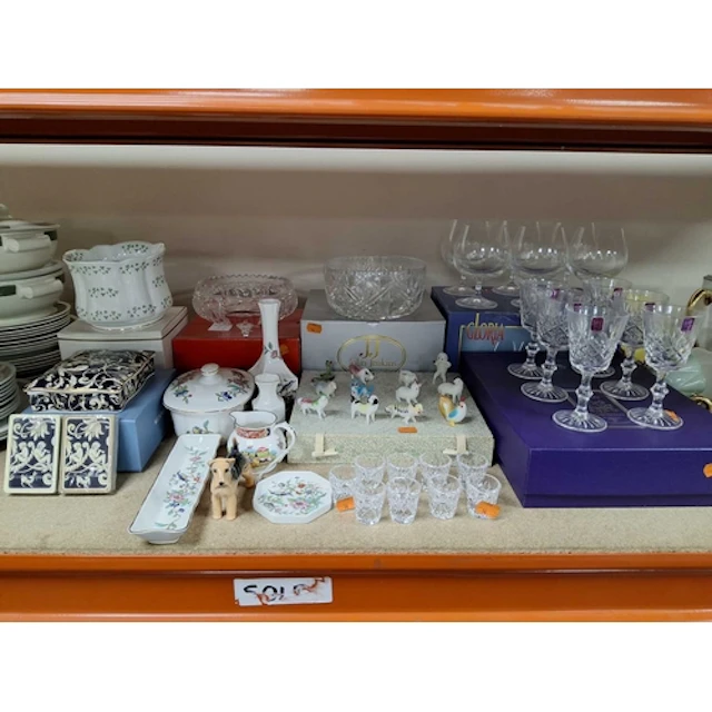 A GROUP OF HOUSEHOLD CERAMICS AND GLASSWARE to include a set...